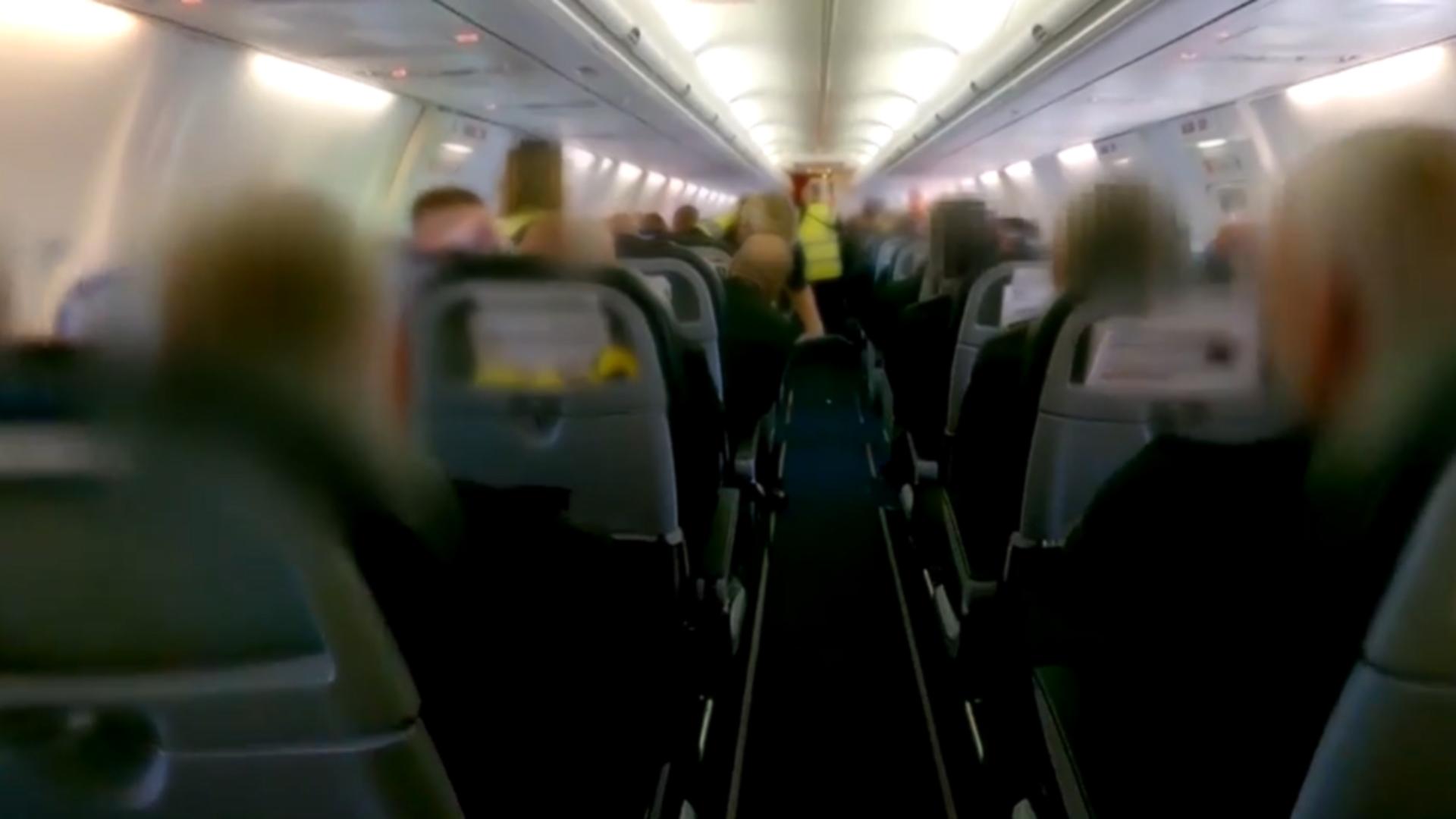 Românii, trimiși acasă cu bani în buzunar. Foto: Captură itv news