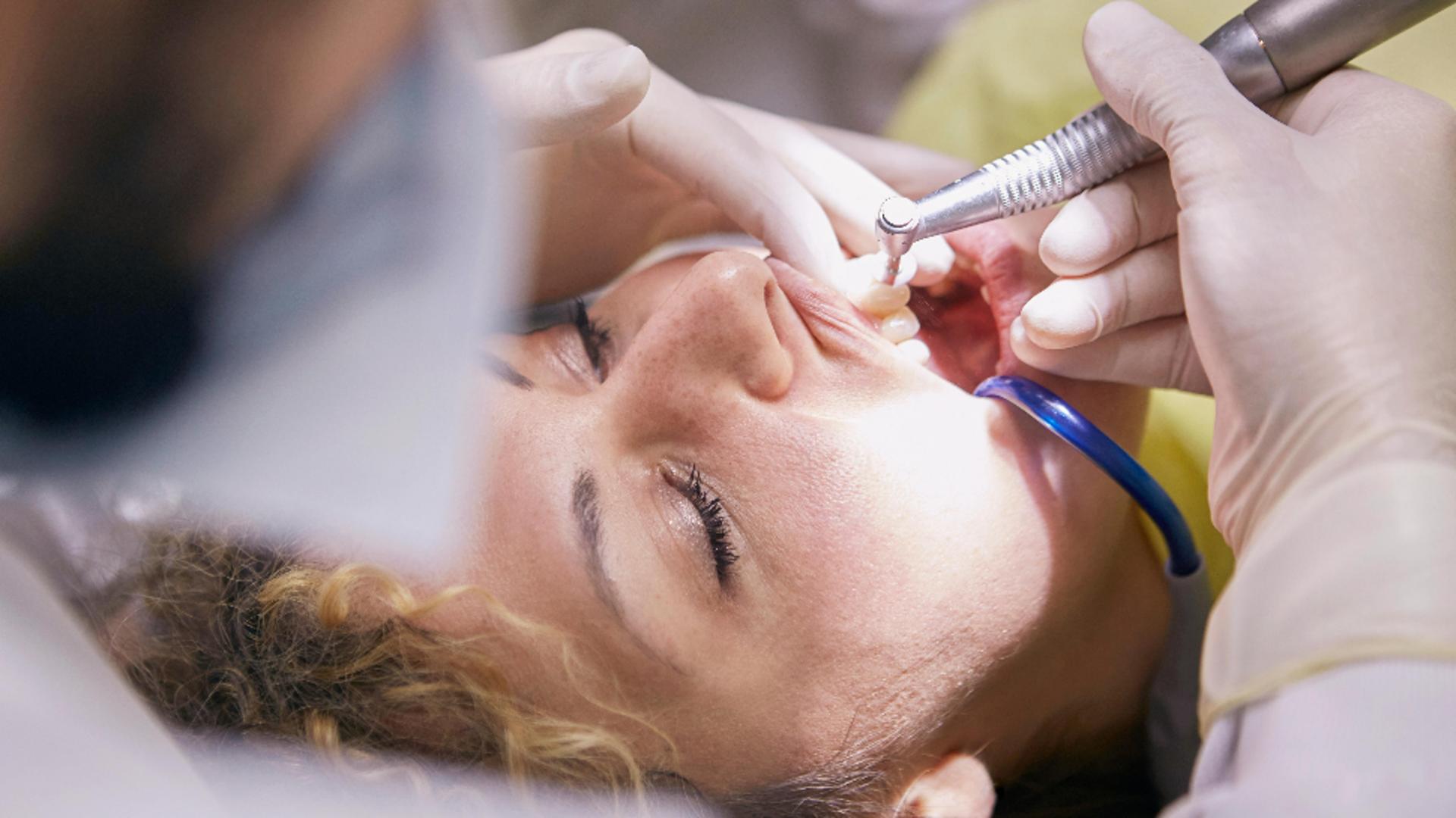 Bacteriile din gură pot declanșa atacuri de cord. Ce arată cercetările recente