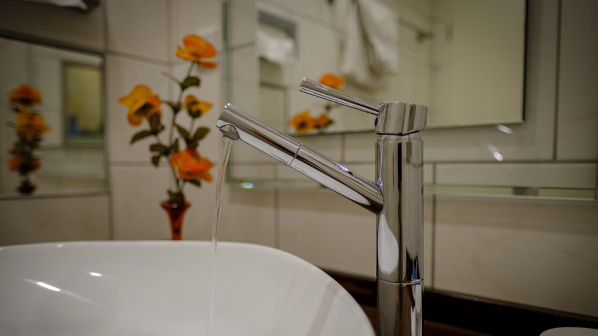 Secretul japonez pentru oglinzi strălucitoare: ingredientul natural din bucătărie care înlocuiește soluțiile chimice