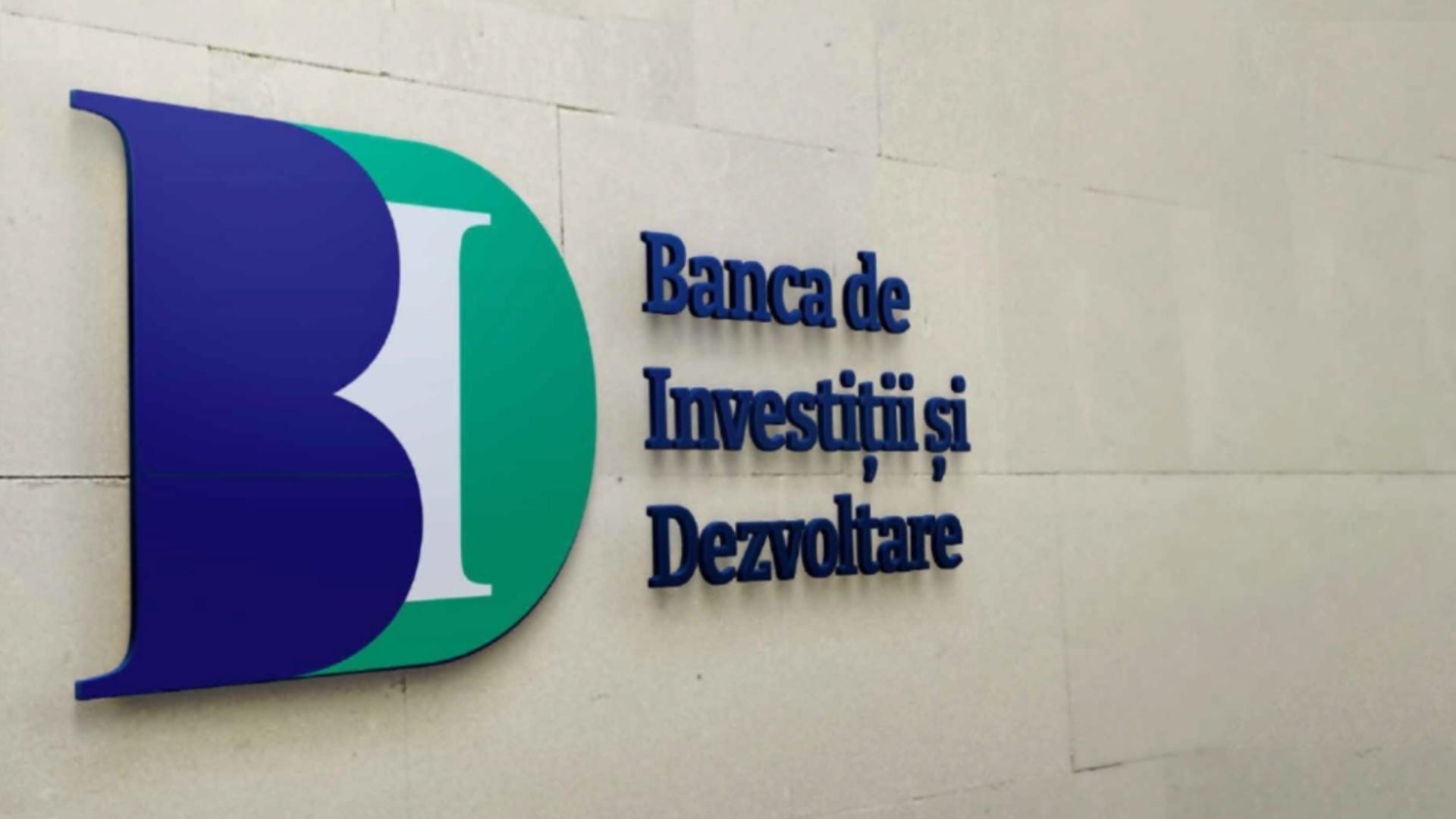 Bolojan taie de la cei săraci, dar ignoră risipa din instituțiile statului. Cum toacă milioane de euro o bancă de stat fără activitate?