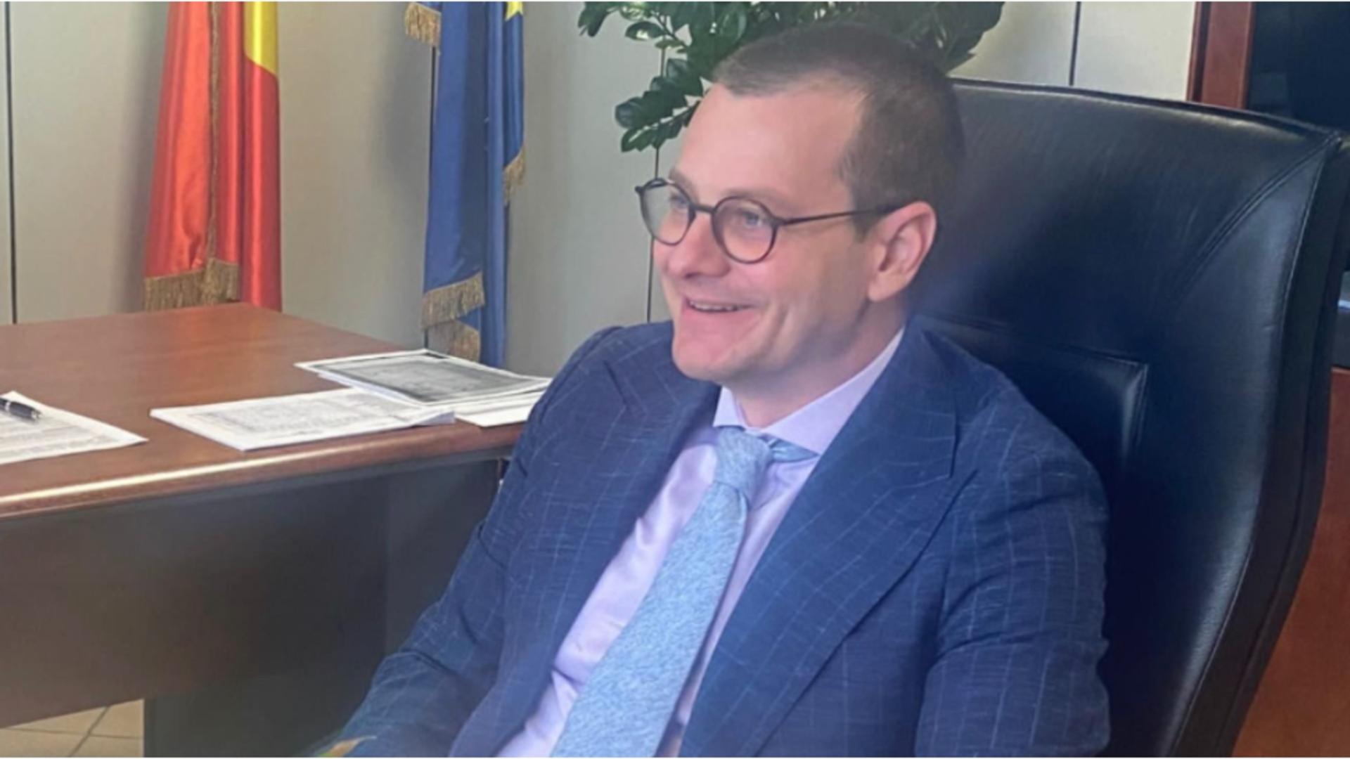 Totul se învârte în jurul fostului director CNAB, George Dorobanțu