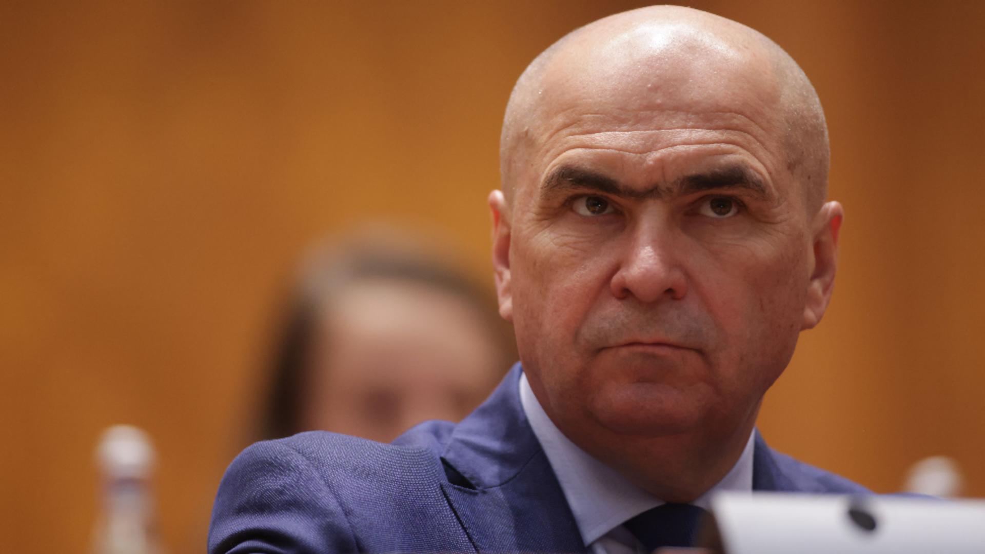 Bolojan nu este deranjat de cele 4 moțiuni. Foto/Inquam