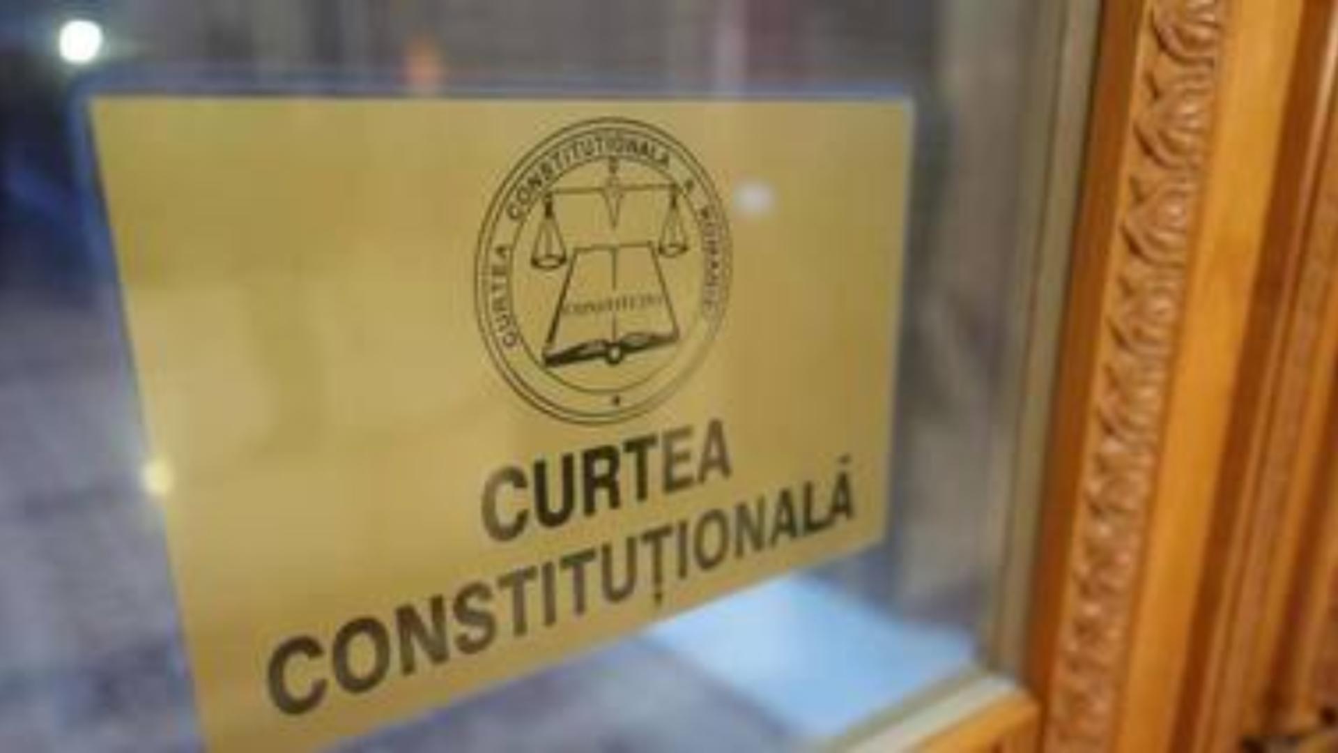 Austeritate doar pentru unii. Specialii de la CCR scapă de reformă