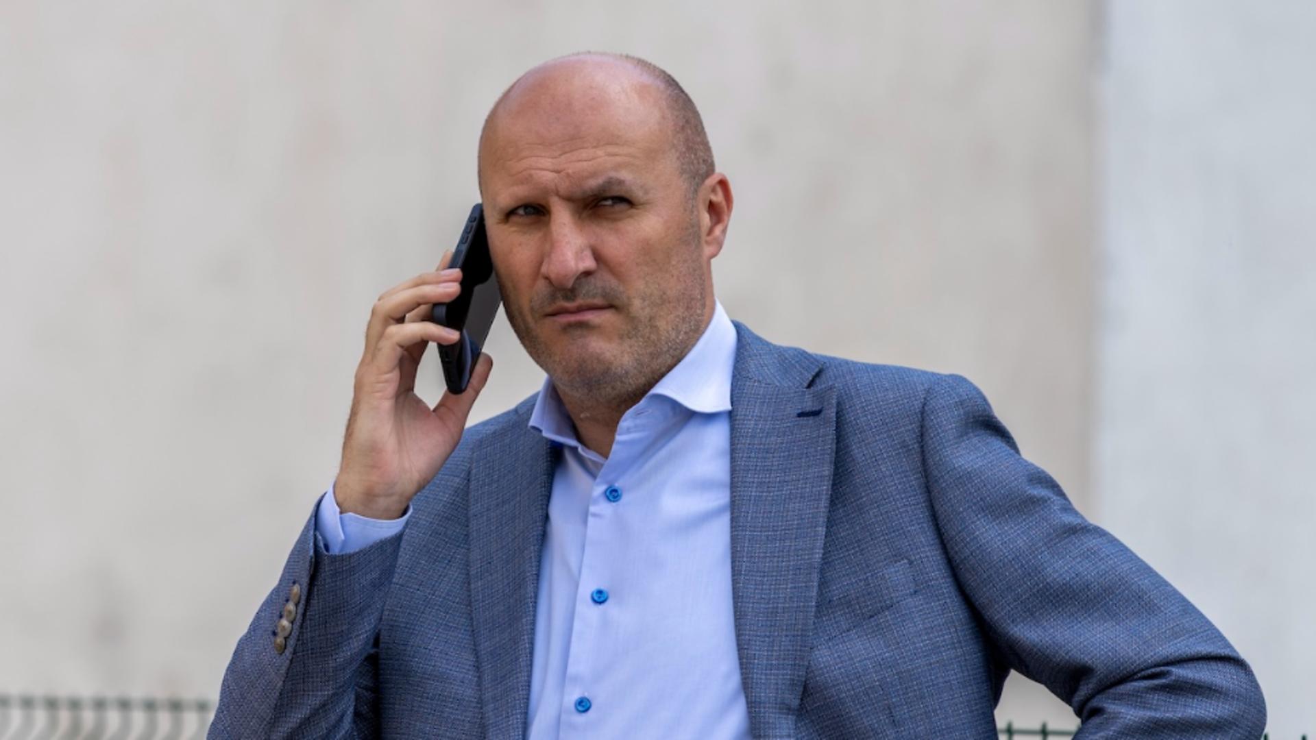 Claudiu Crețu a avut un traseu profesional care sugerează o influență politică