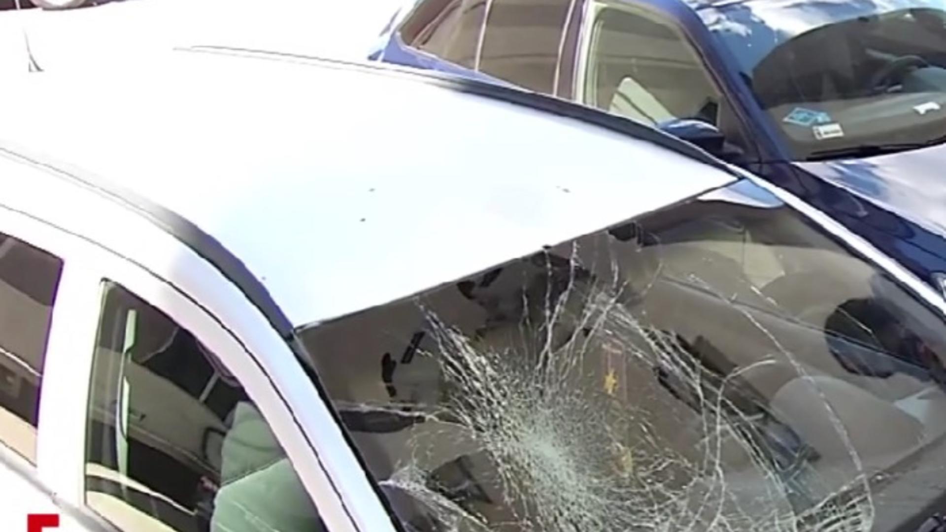 Fetiță de doi ani, căzută de la etajul patru pe o mașină. Proprietarul autoturismului: „Nu îmi trebuie nimic”