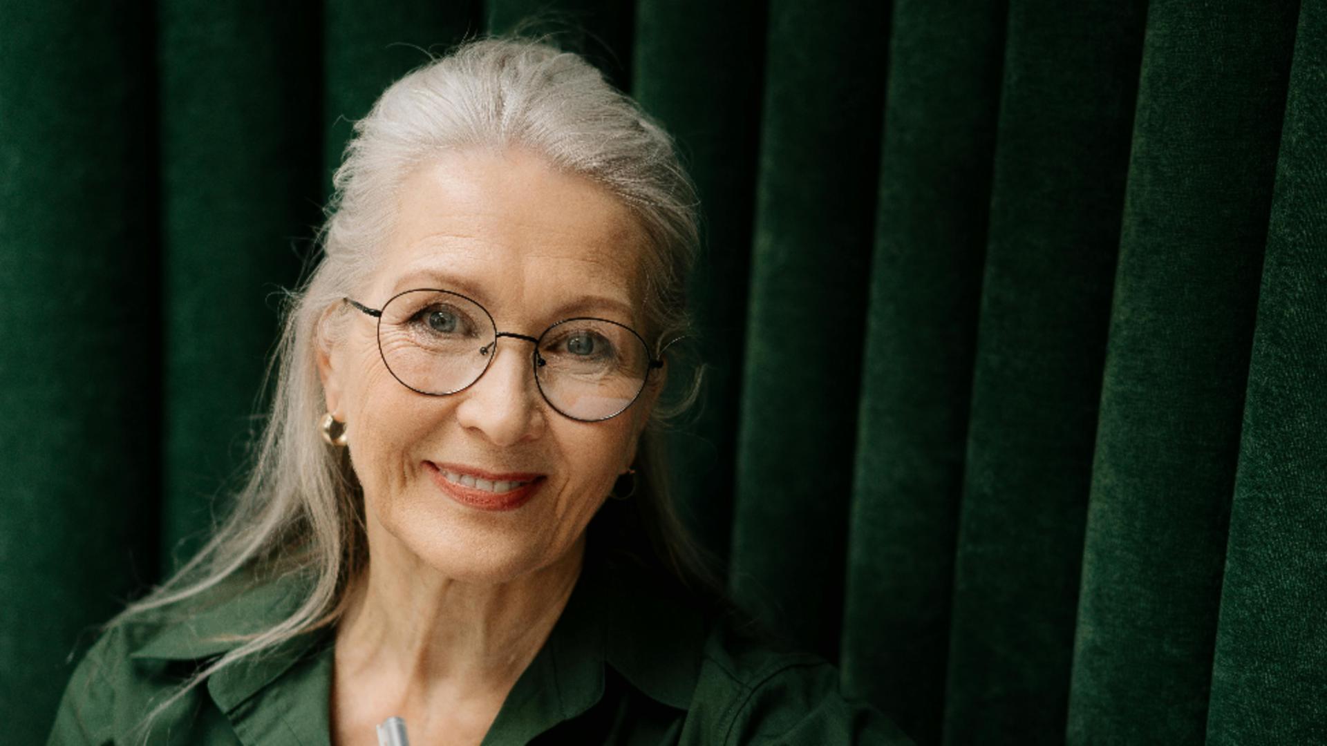 Vitamina care încetinește procesul de îmbătrânire al părului și stopează apariția firelor albe