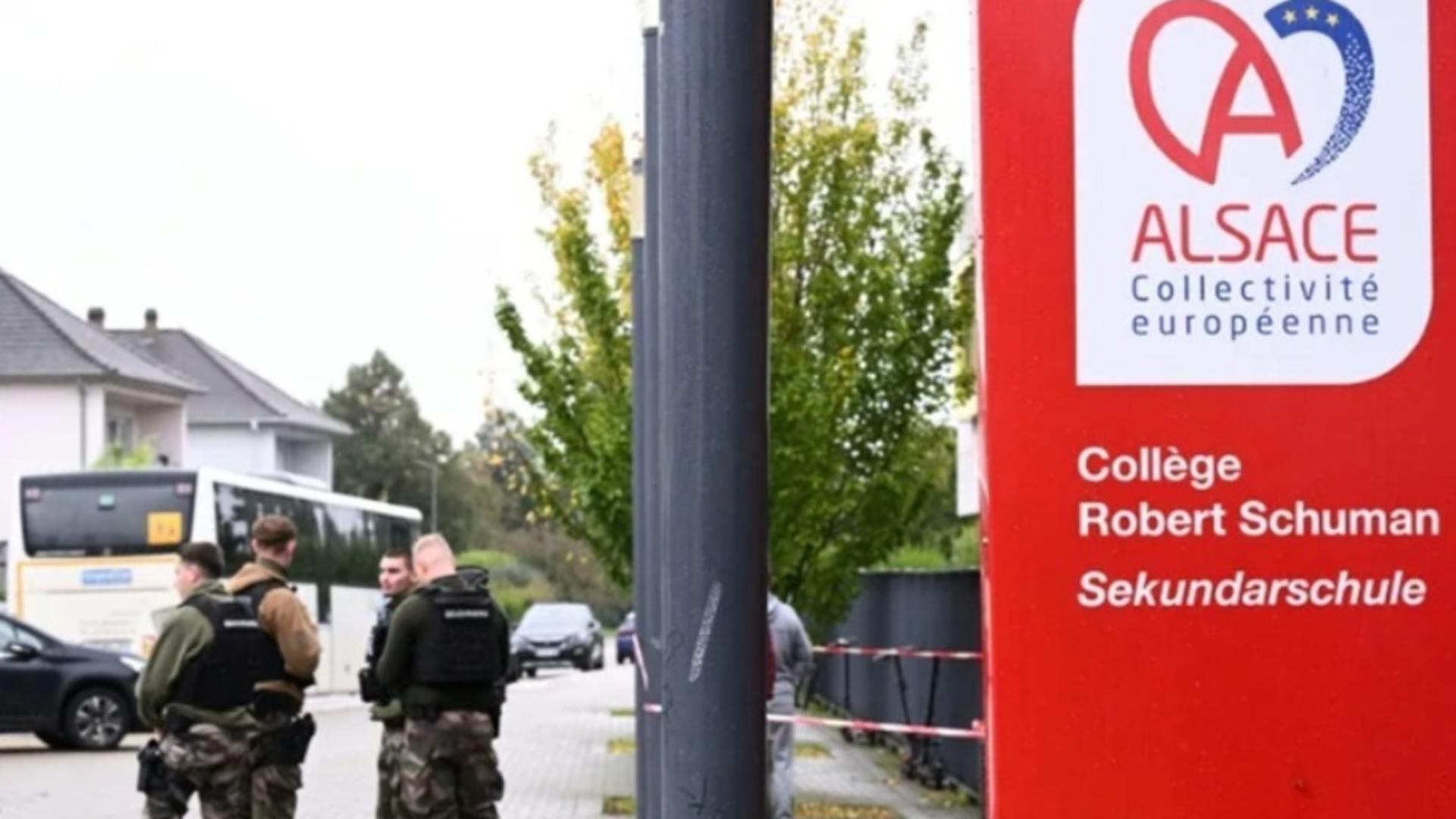 Profesoară de muzică atacată cu cuțitul într-o clasă. Agresorul, un elev de 14 ani, în stare gravă după ce s-a rănit singur