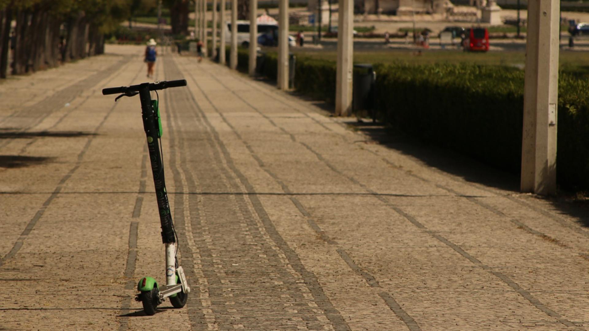 Bărbat de 58 de ani, mort după ce a căzut de pe o trotinetă electrică