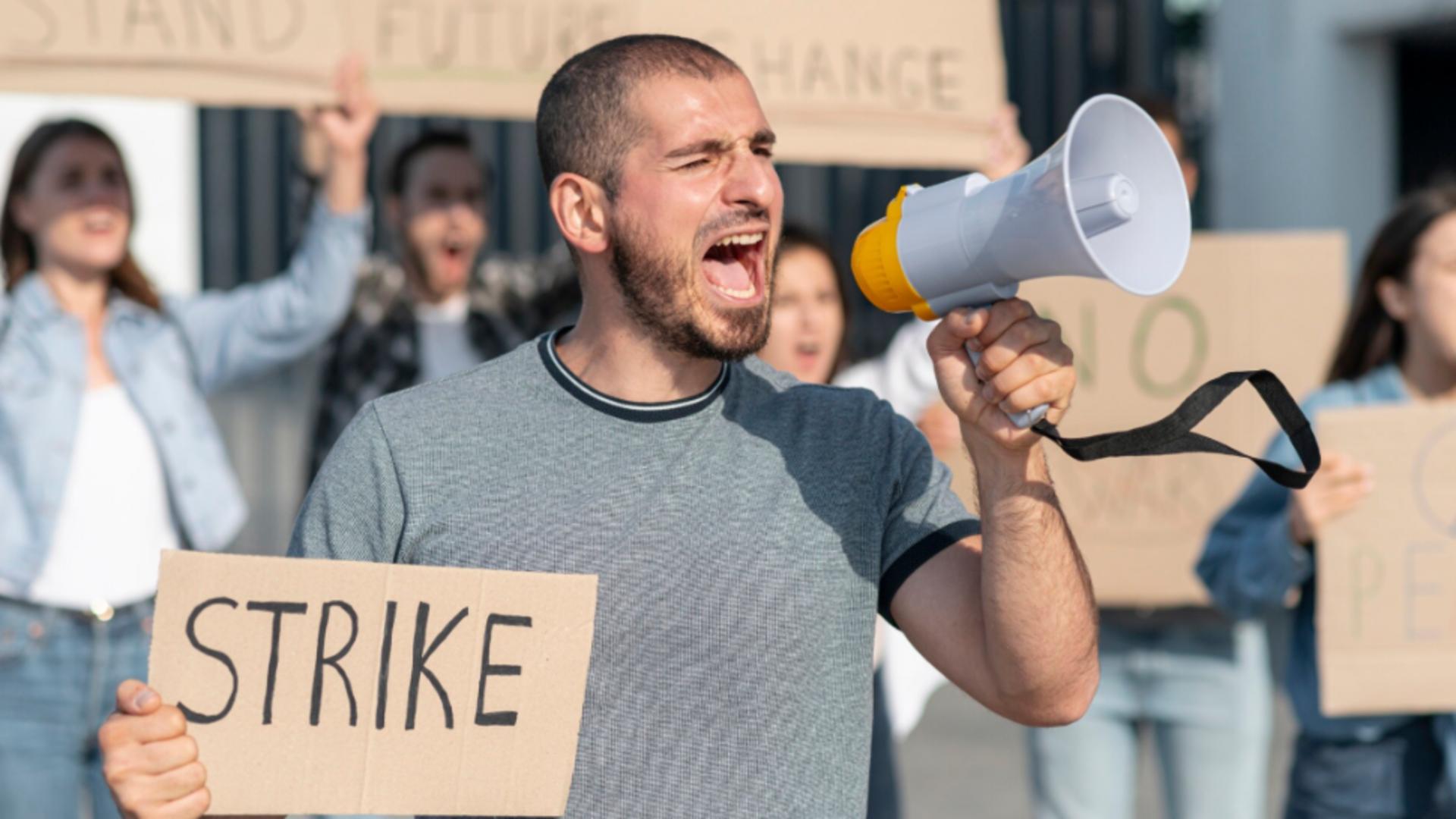 O întreagă țară europeană, paralizată de proteste și greve, miercuri