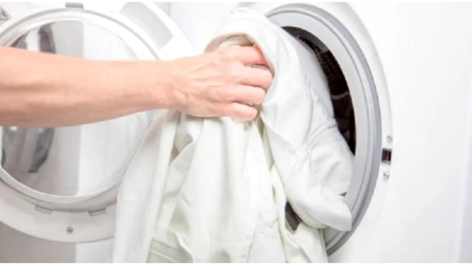 Motivul pentru care hainele albe devin gri