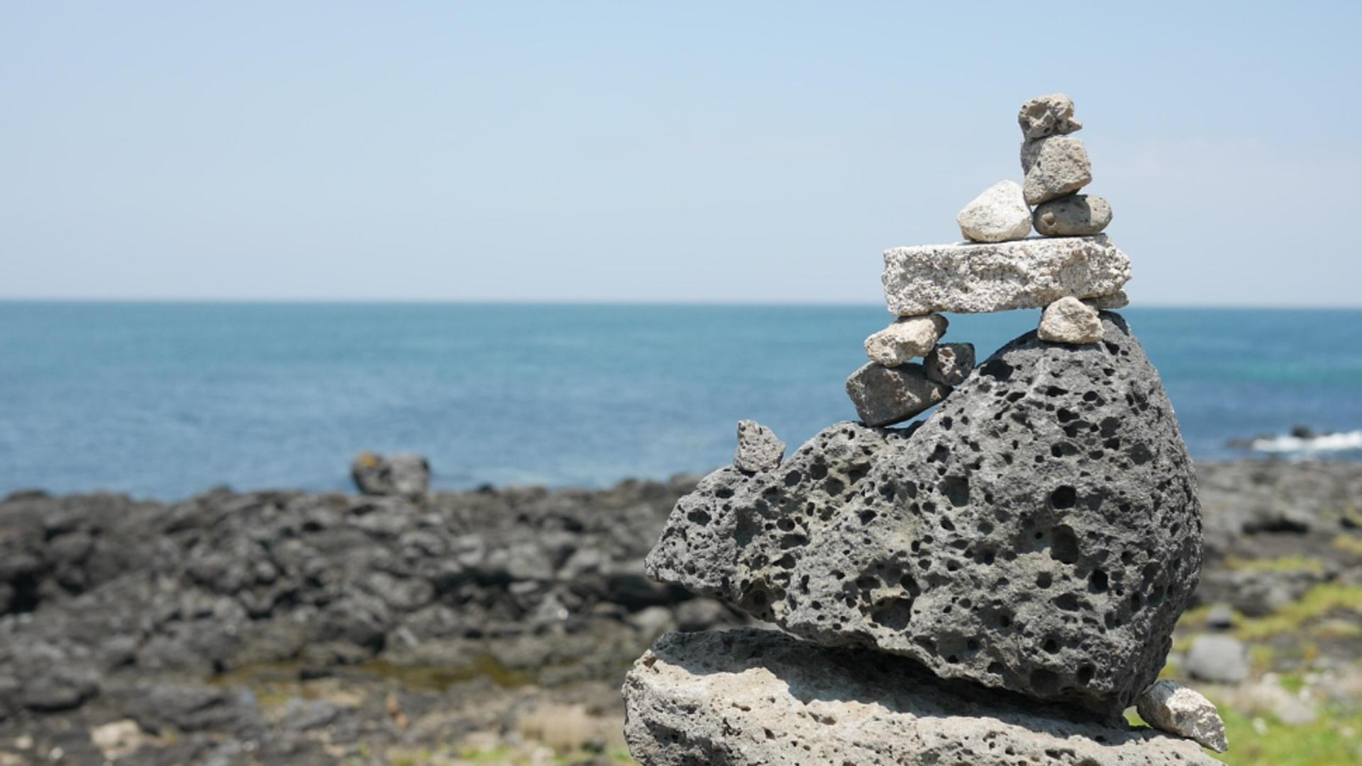 Insula-minune unde viața este gratuită, nu se plătește chirie. Ce reguli stricte domnesc în paradis?