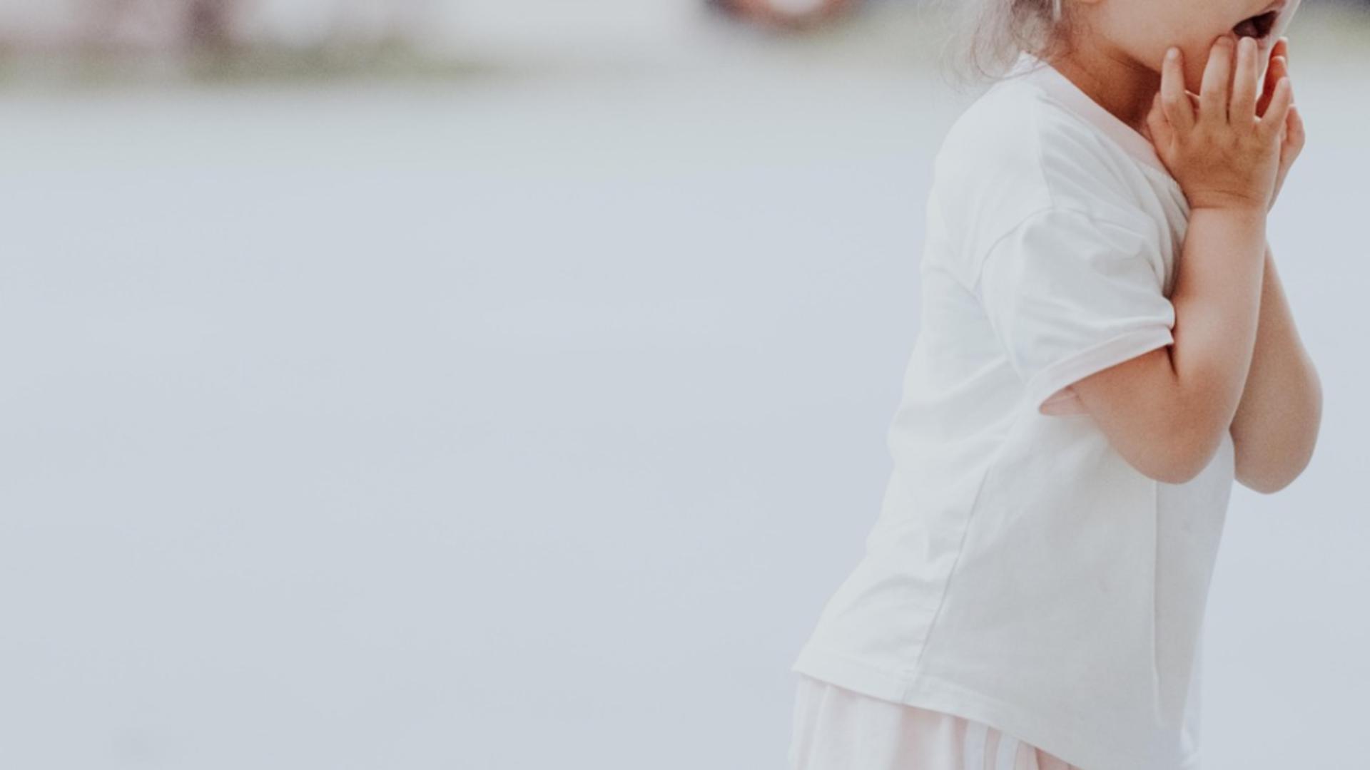 Incident șocant în Bistrița: doi copii de 11 ani, agresați și forțați să urce în mașina unui necunoscut. Minorii au sărit din autoturism