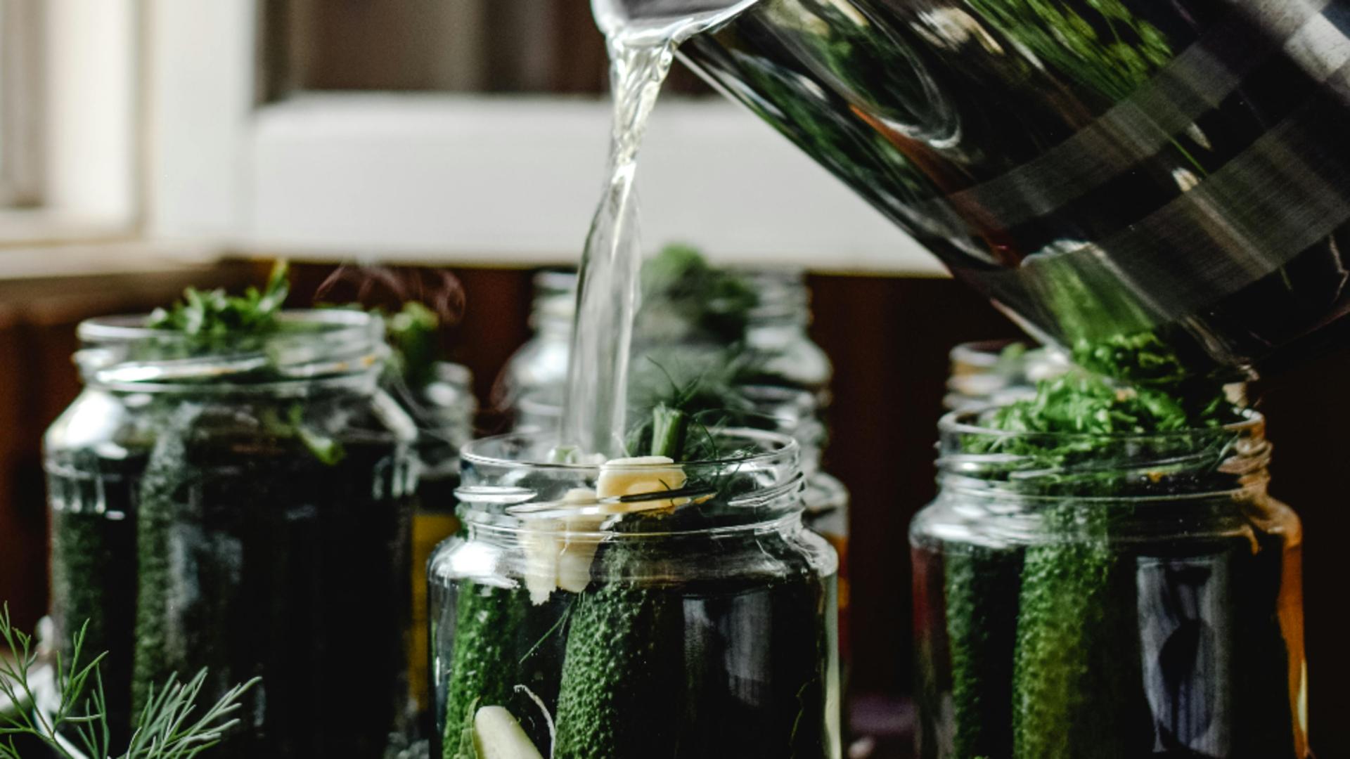 Cum să prepari murături fără sare. Rețeta ideală pentru persoanele care suferă de hipertensiune