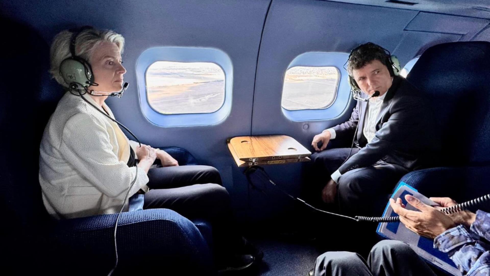 Nicușor Dan și șefa Comisiei Europene în elicopterul care i-a plimbat prin județul Constanța. Foto/Adm. prezidențială