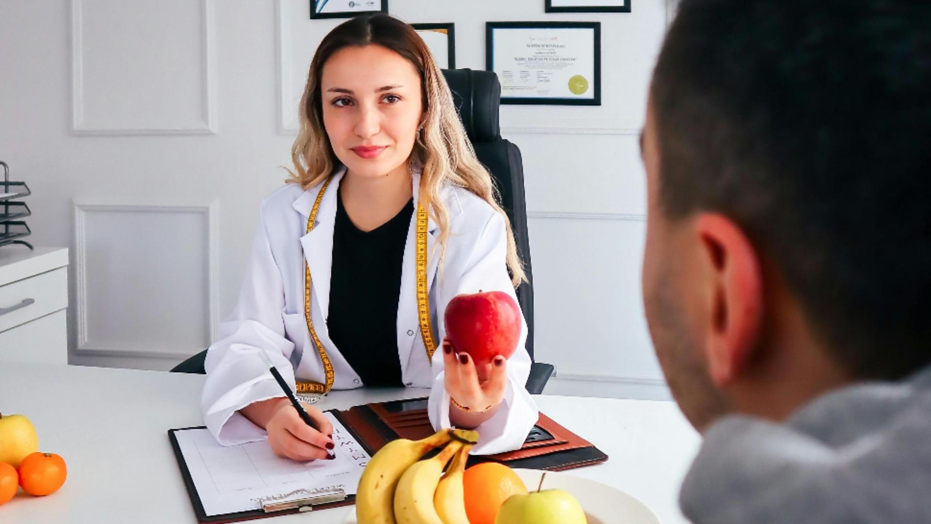 Care este diferența dintre un nutriționist și un dietetician