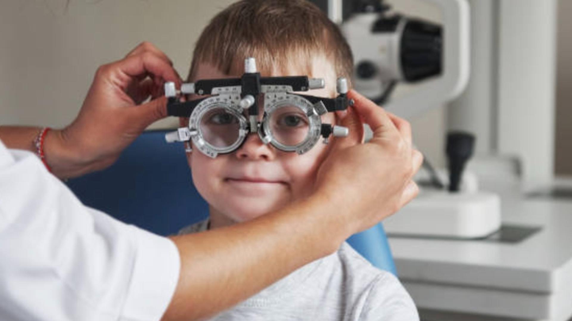 Ședință CGMB. Acordarea unui sprijin de 500 de lei destinat copiilor pentru achiziționarea de ochelari, pe ordinea de zi