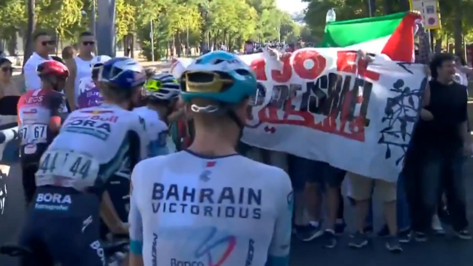  Un protest pro-Palestina a întrerupt un mare concurs de ciclism