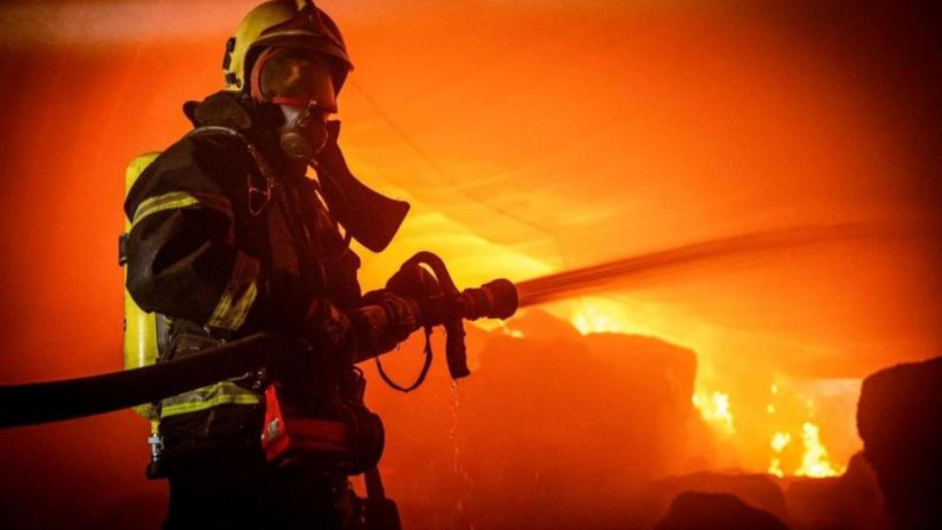 Explozie puternică într-o locuință din Râmnicu Sărat: un bătrân a ajuns la spital cu arsuri grave/ Arhivă foto