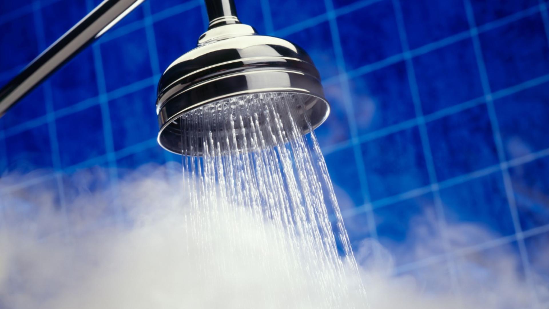 Disconfort dublu pentru bucureșteni: frig afară și lipsă de apă caldă în casă. Aproape 800 de blocuri din Capitală vor fi afectate/ Profimedia