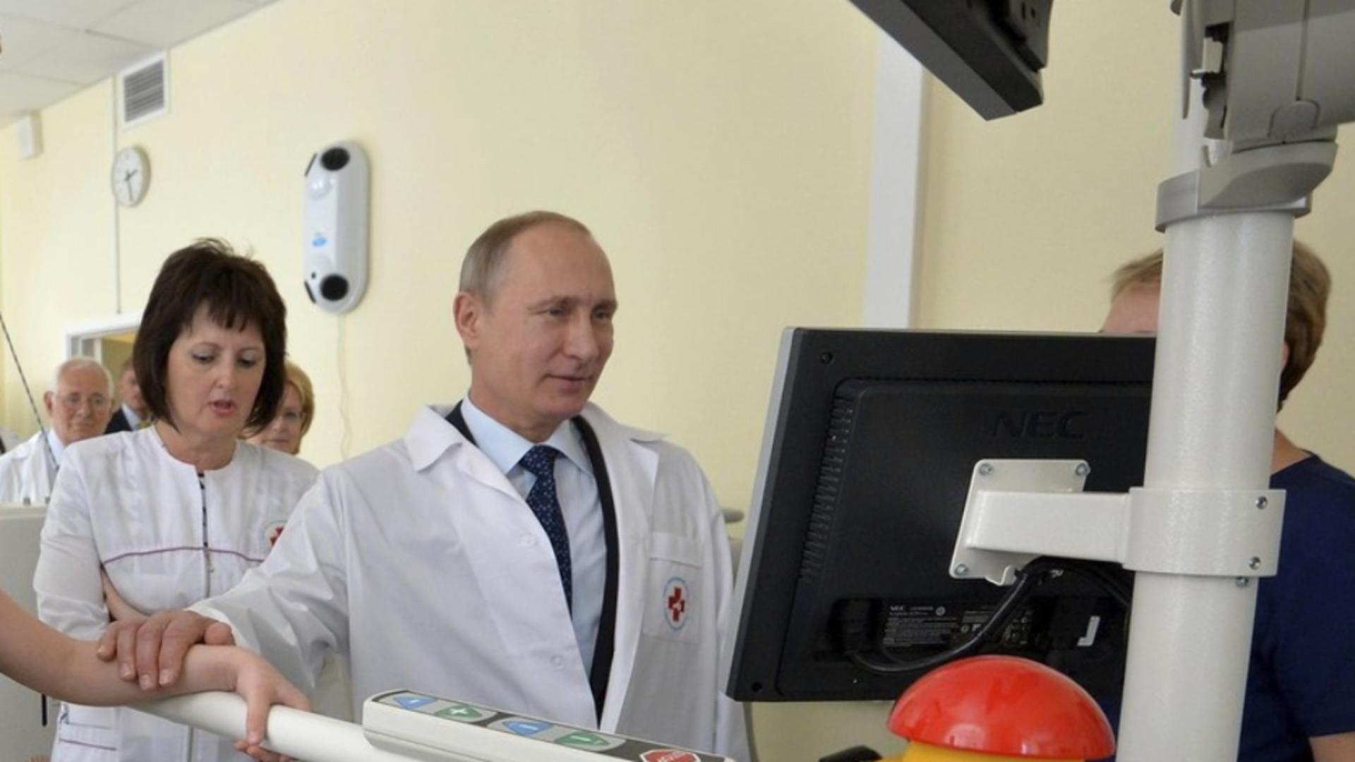 Vladimir Putin în vizită într-un centru medical (Profimedia)
