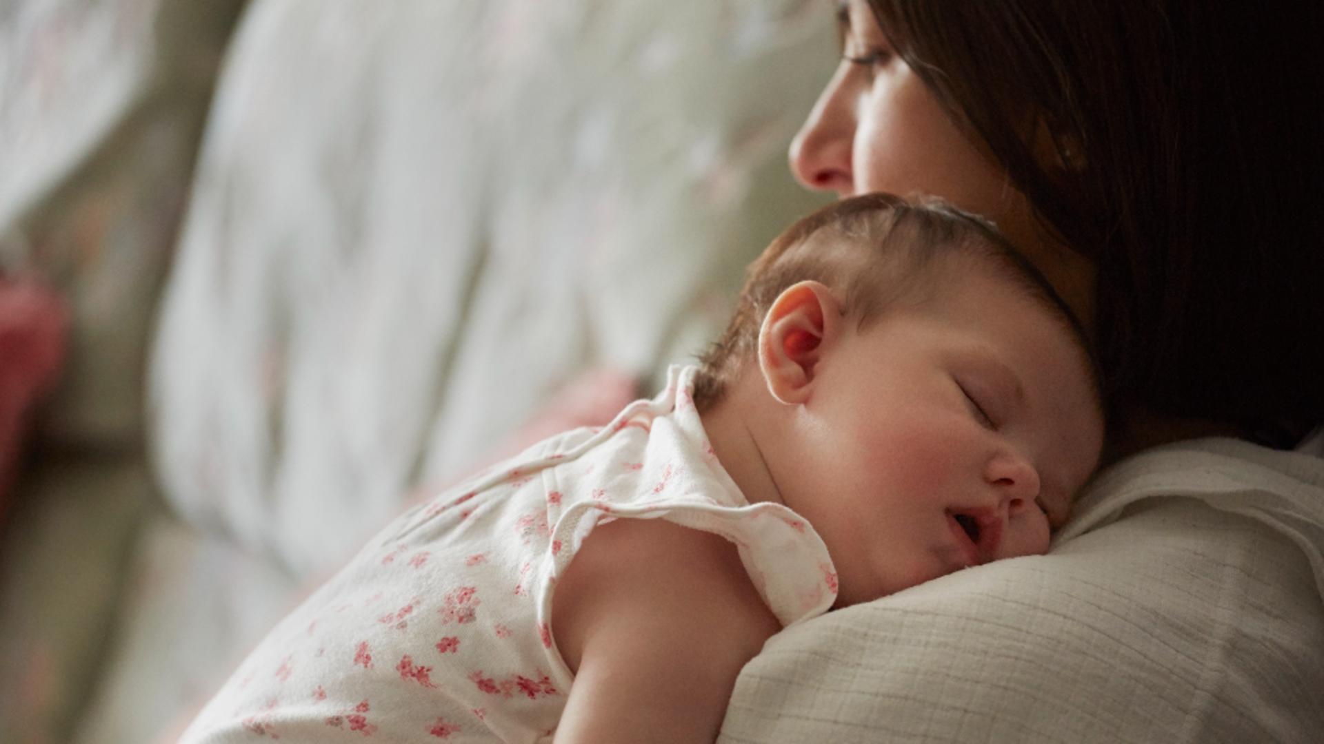 Cât pierd mamele după introducerea CASS: contribuția la sănătate le lasă fără sute de lei lunar. Guvernul nu cedează/ Profimedia