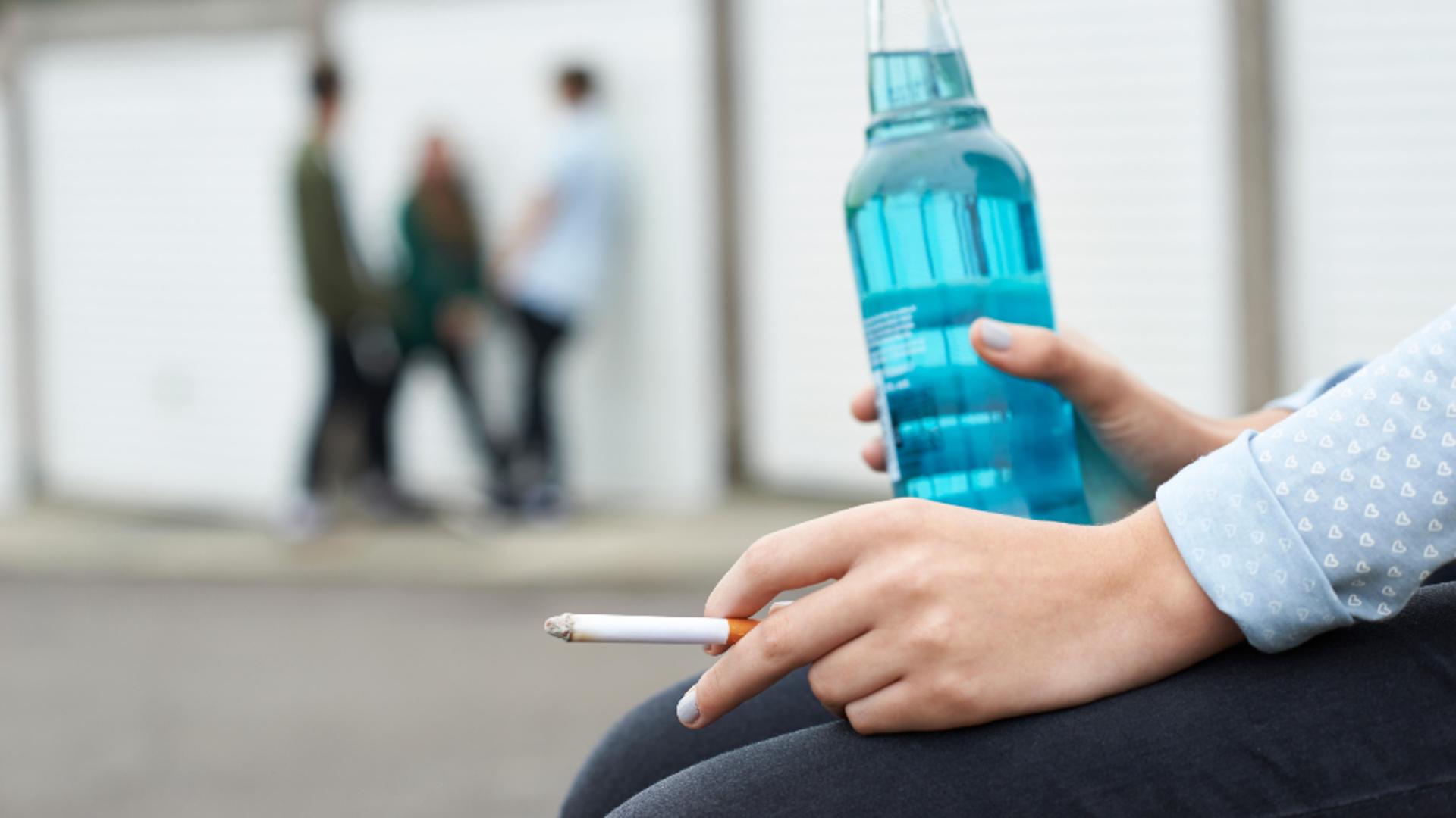 Profesor, la spital după ce a fost LOVIT de un elev căruia i-a atras atenția că nu are voie să fumeze în incinta școlii/ Profimedia