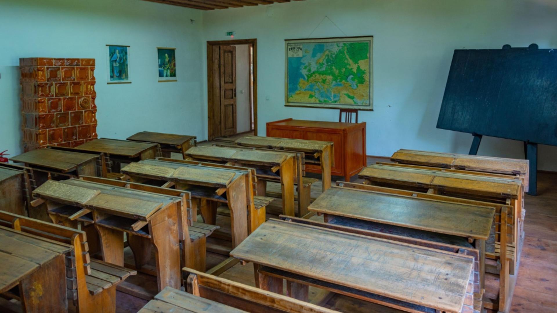 Scandal la o școală din Vaslui: femeie de serviciu acuzată că a lovit un elev și pe mama acestuia/ Profimedia