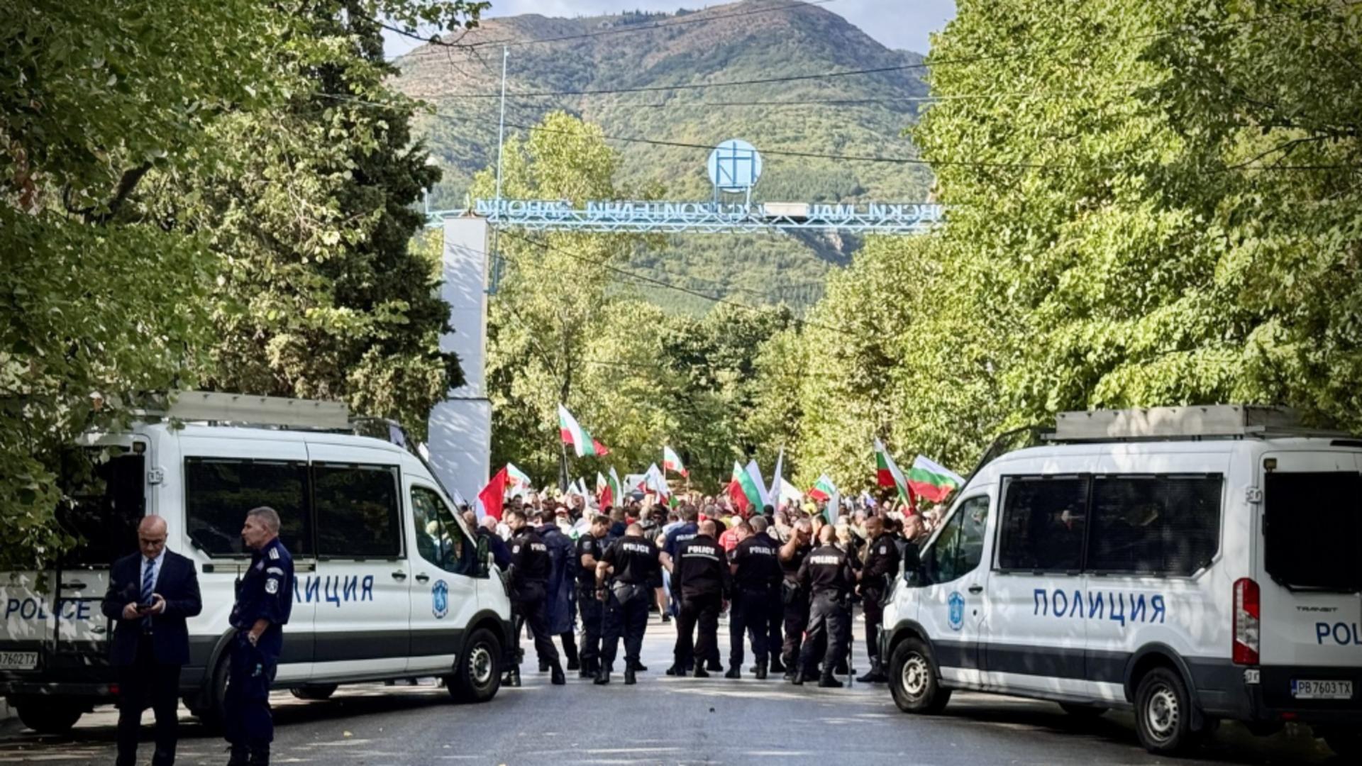 Forțele de poliție au intervenit pentru a menține ordine (Profimedia)