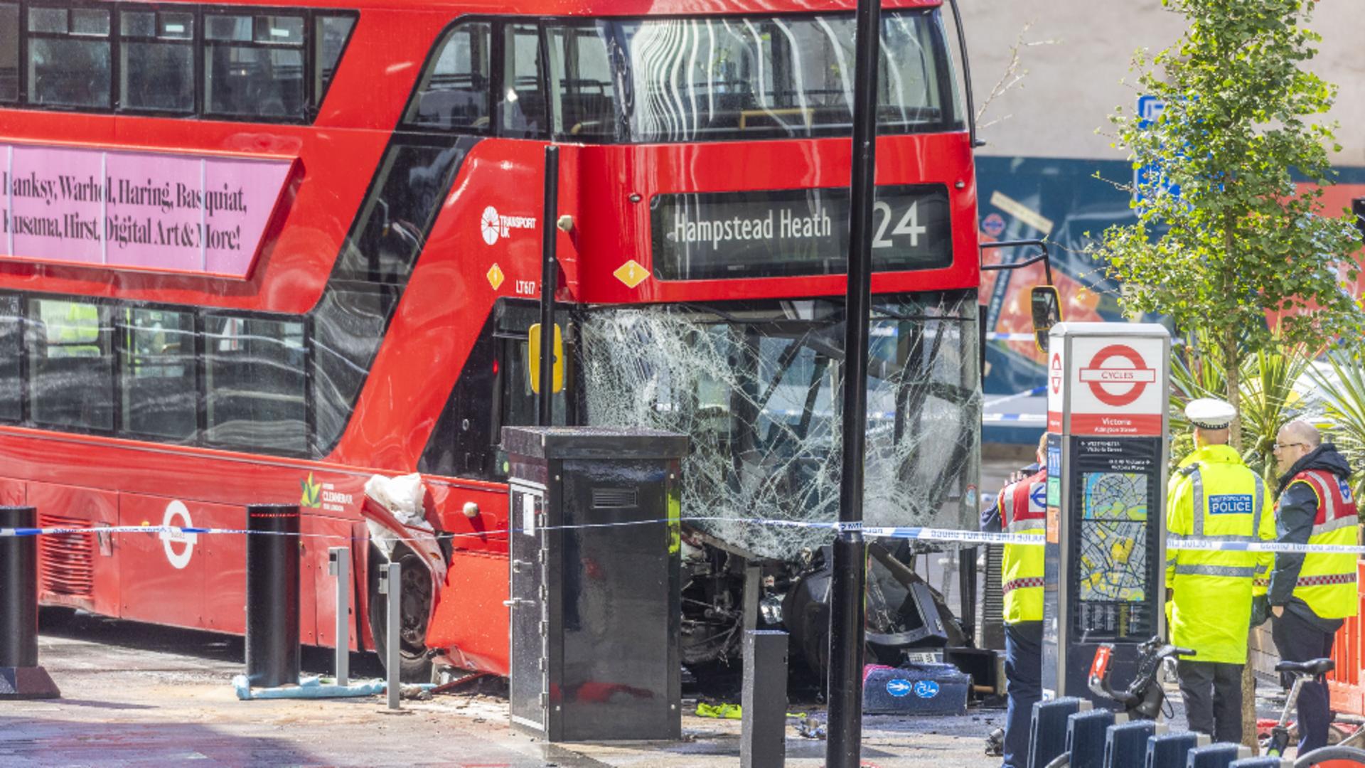 Incident grav la Londra! Un autobuz supraetajat a intrat în pietoni: 17 răniți - Martor: 