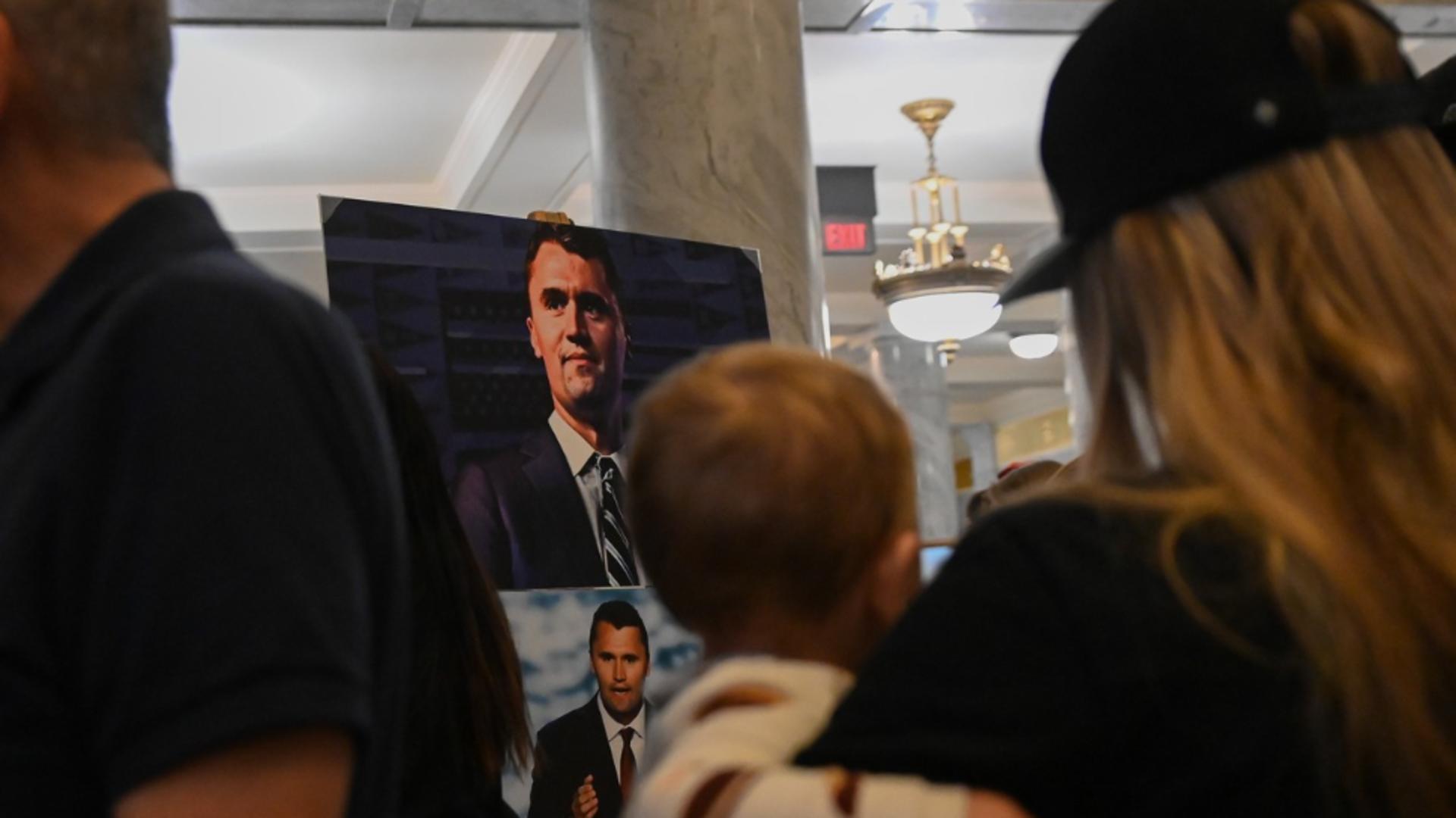 Asasinarea cunoscutului influencer a stârnit o furtună de idei antagonice (Profimedia)