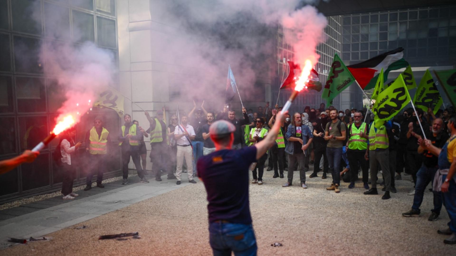 Proteste Franța. Aproape un milion de oameni au ieșit în stradă. Premierul anunță consultări - FOTO/VIDEO