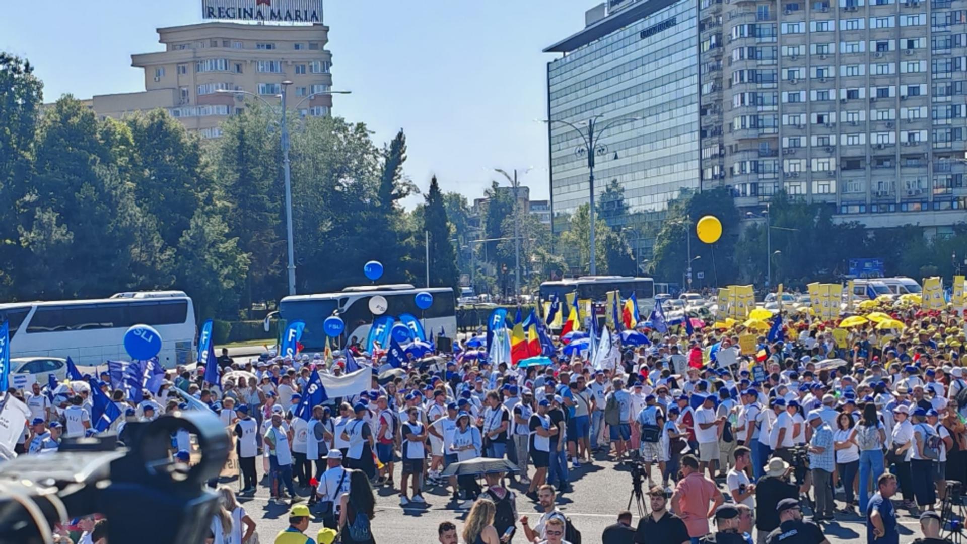 Peste 25.000 de profesori vin astăzi la București să ceară DEMISIA ministrului Daniel David: marș de la Guvern la Cotroceni/ Arhivă foto FSLI