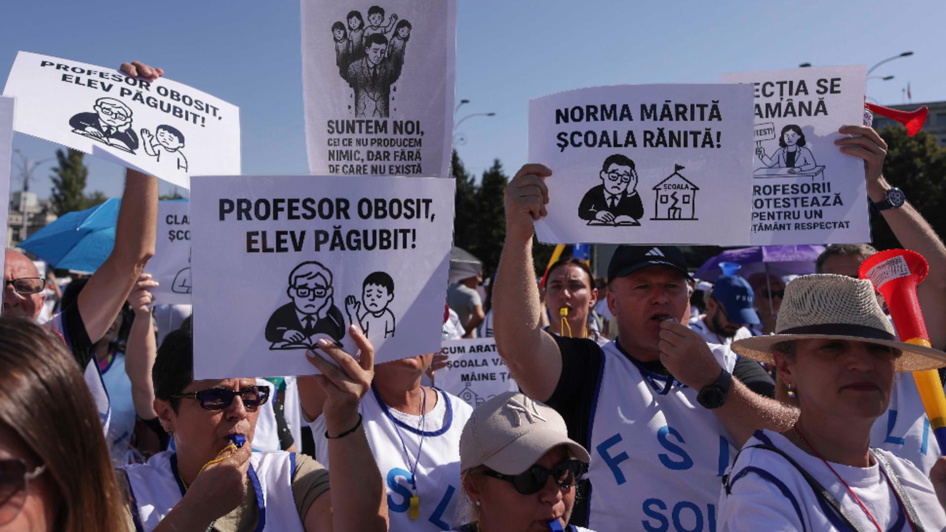 Aproape 30,000 de dascăli au protestat pe 8 septembrie în București. Foto/Inqua/Octav Ganea