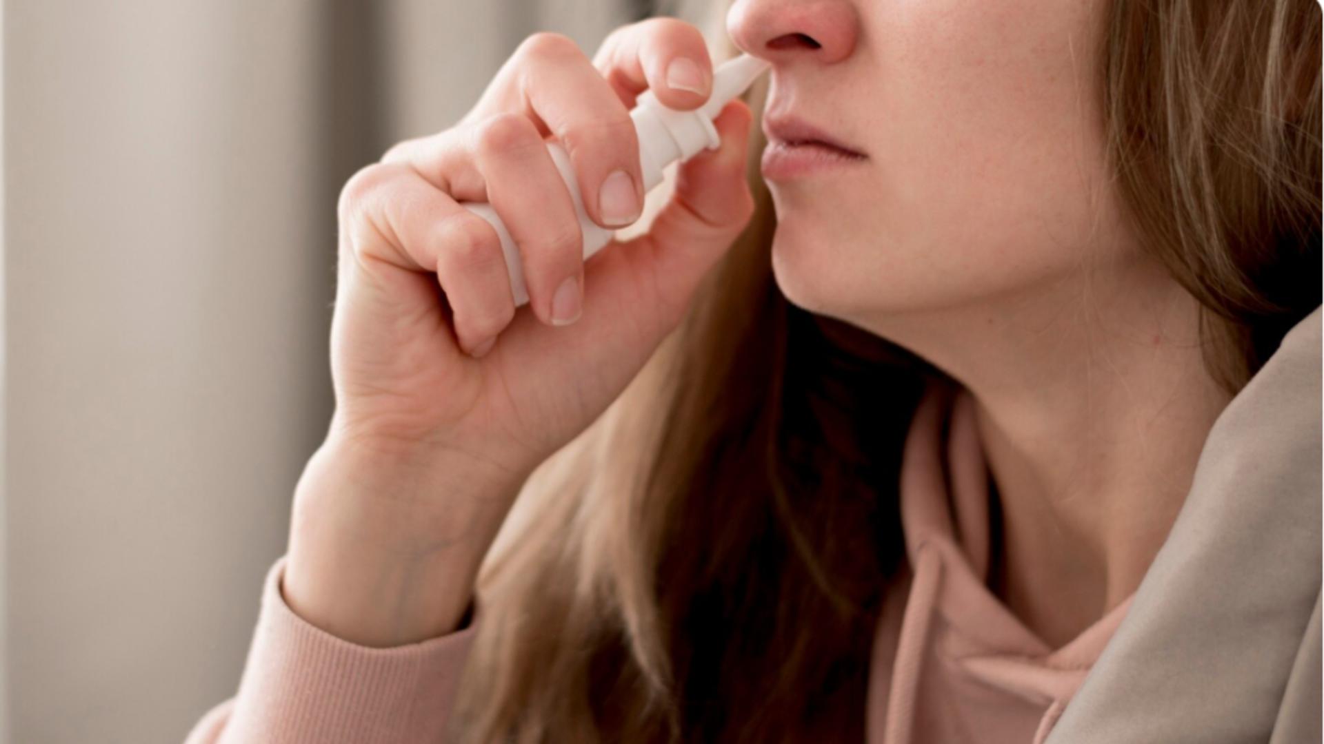 Un spray nazal banal ar putea reduce riscul de Covid