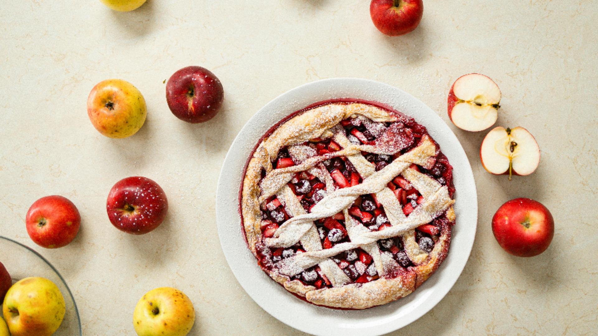 Tartă rustică cu mere. Un desert de toamnă, potrivit pentru zilele de weekend