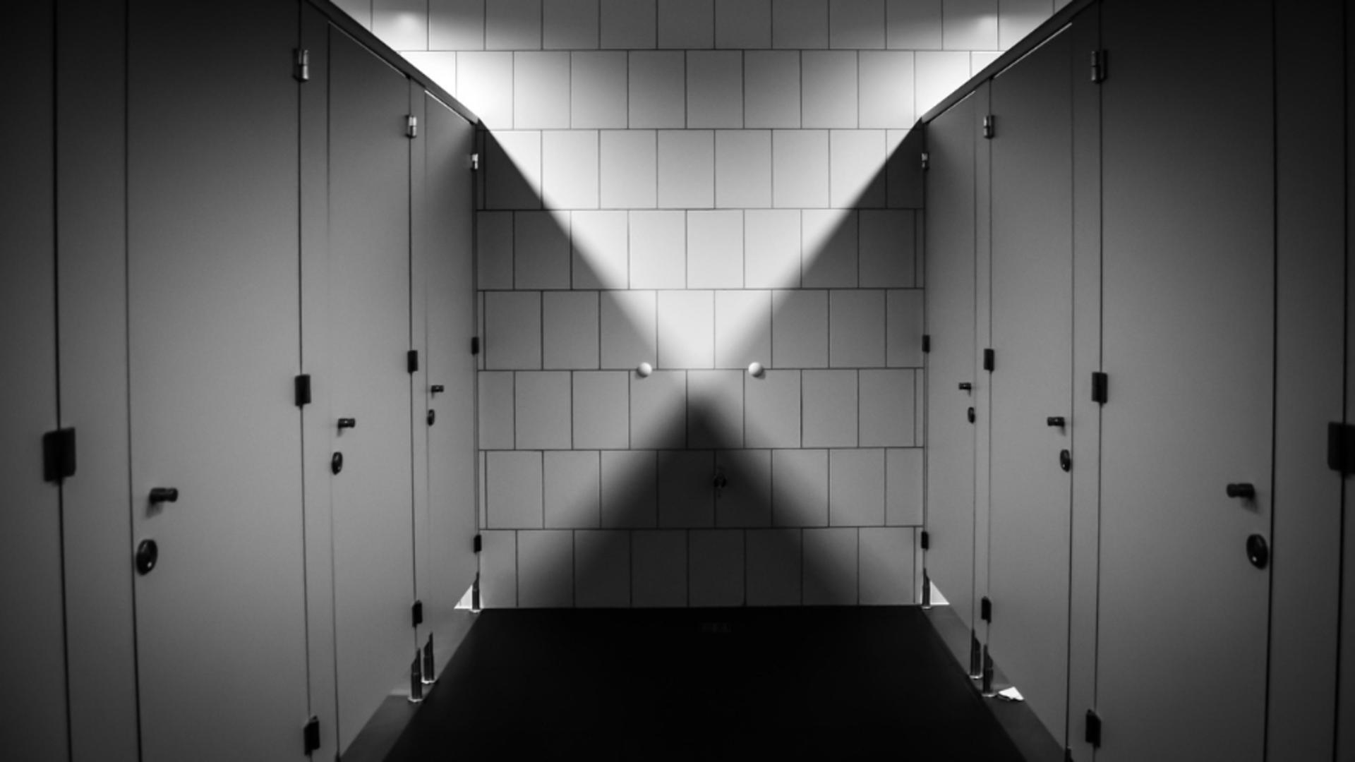 Control la o școală de elită din România după un incident grav: doi elevi de 13 ani au făcut amor în toaleta instituției și au trimis imagini colegilor