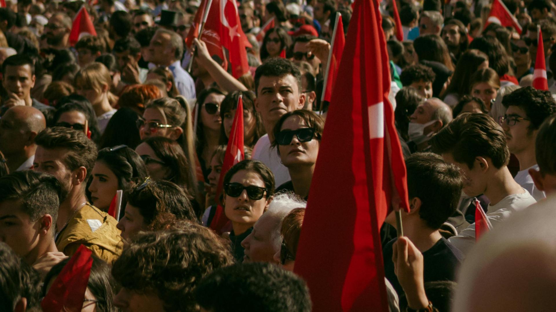 Zeci de mii de persoane au participat la o manifestație a opoziției în capitala Turciei