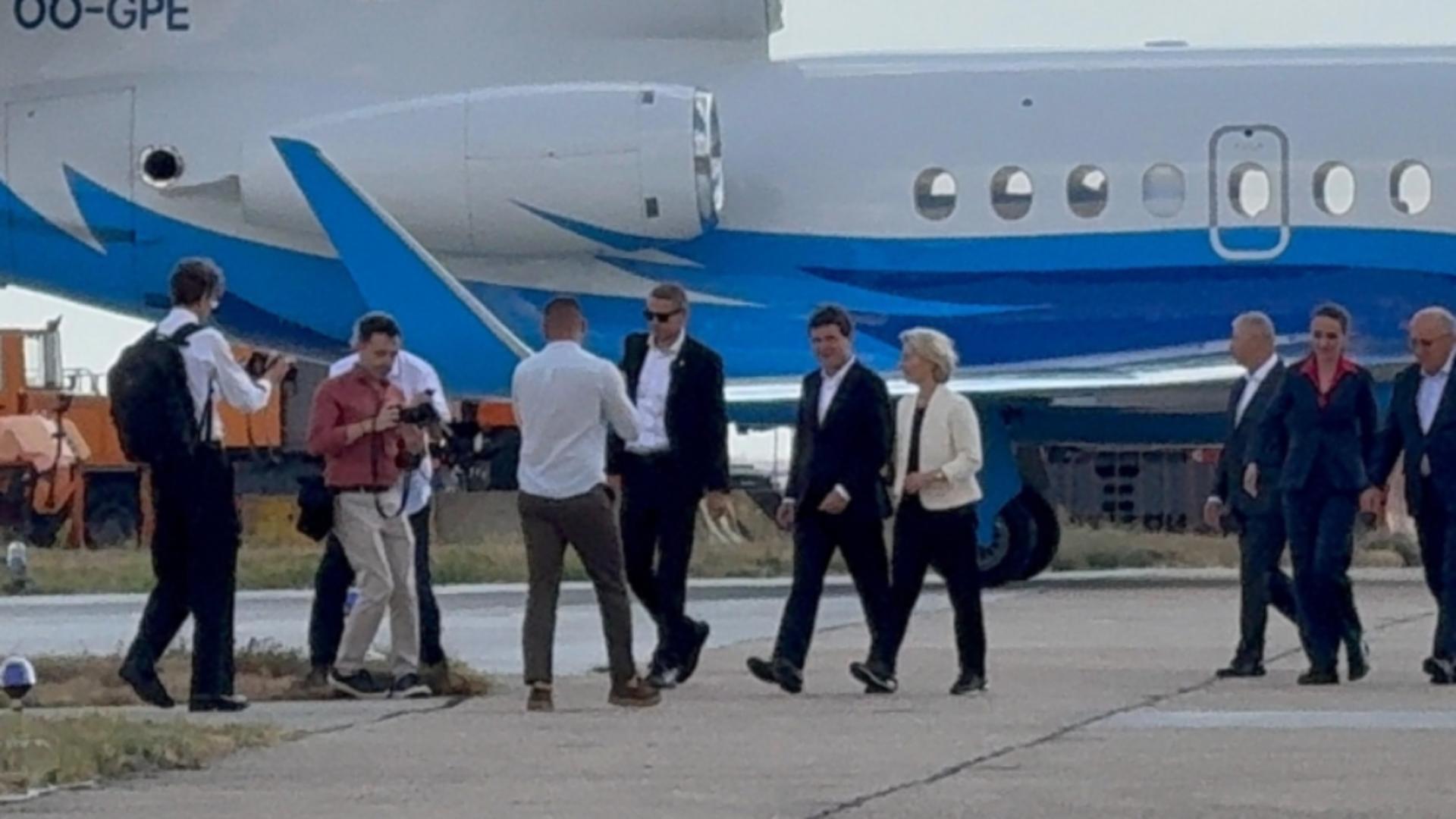 Ursula von der Leyen a ajuns la Constanța, pentru discuții cu Nicușor Dan. Premierul Bolojan, absent de la discuțiile cu șefa CE - FOTO