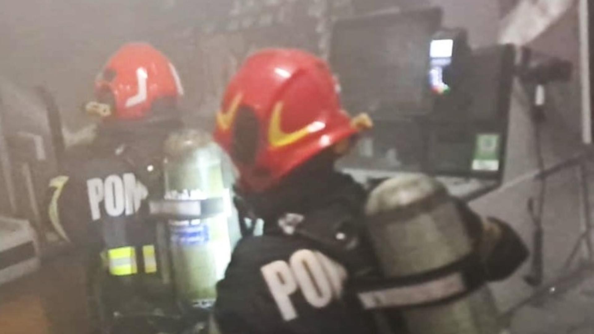 Incendiu într-un supermarket din România: vitrina cu țigări, distrusă de flăcări. Un client a avut nevoie de îngrijiri medicale