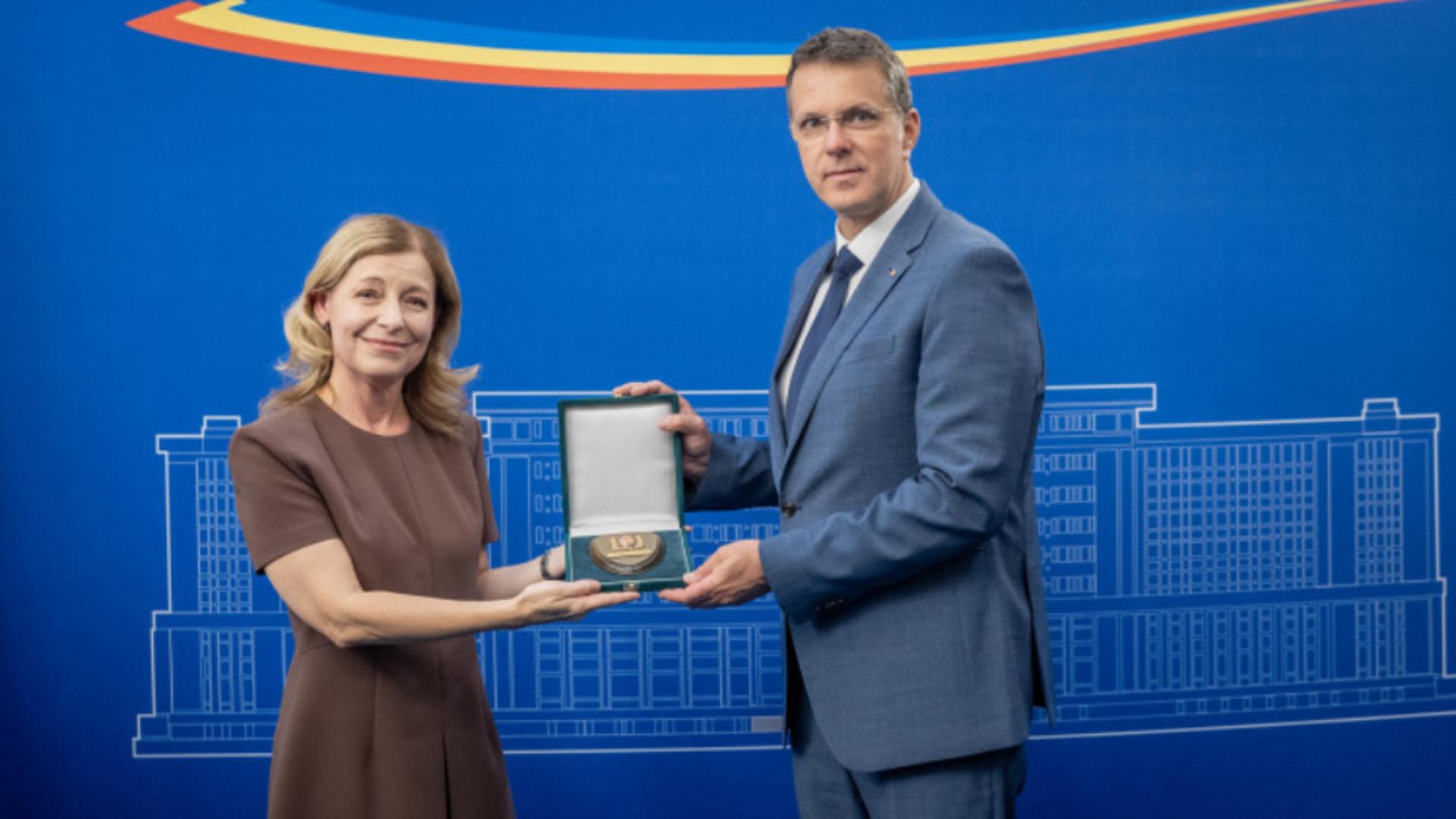 Ministrul Apărării, întrevedere cu ambasadorul Ungariei. Foto: MApN