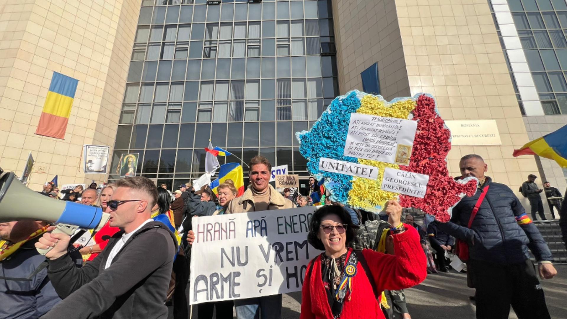 Incidente grave la Tribunal: susținător al lui Călin Georgescu, ridicat de jandarmi. Soția însărcinată susține că a fost luat fără motiv. Reacția oficială a Jandarmeriei – VIDEO