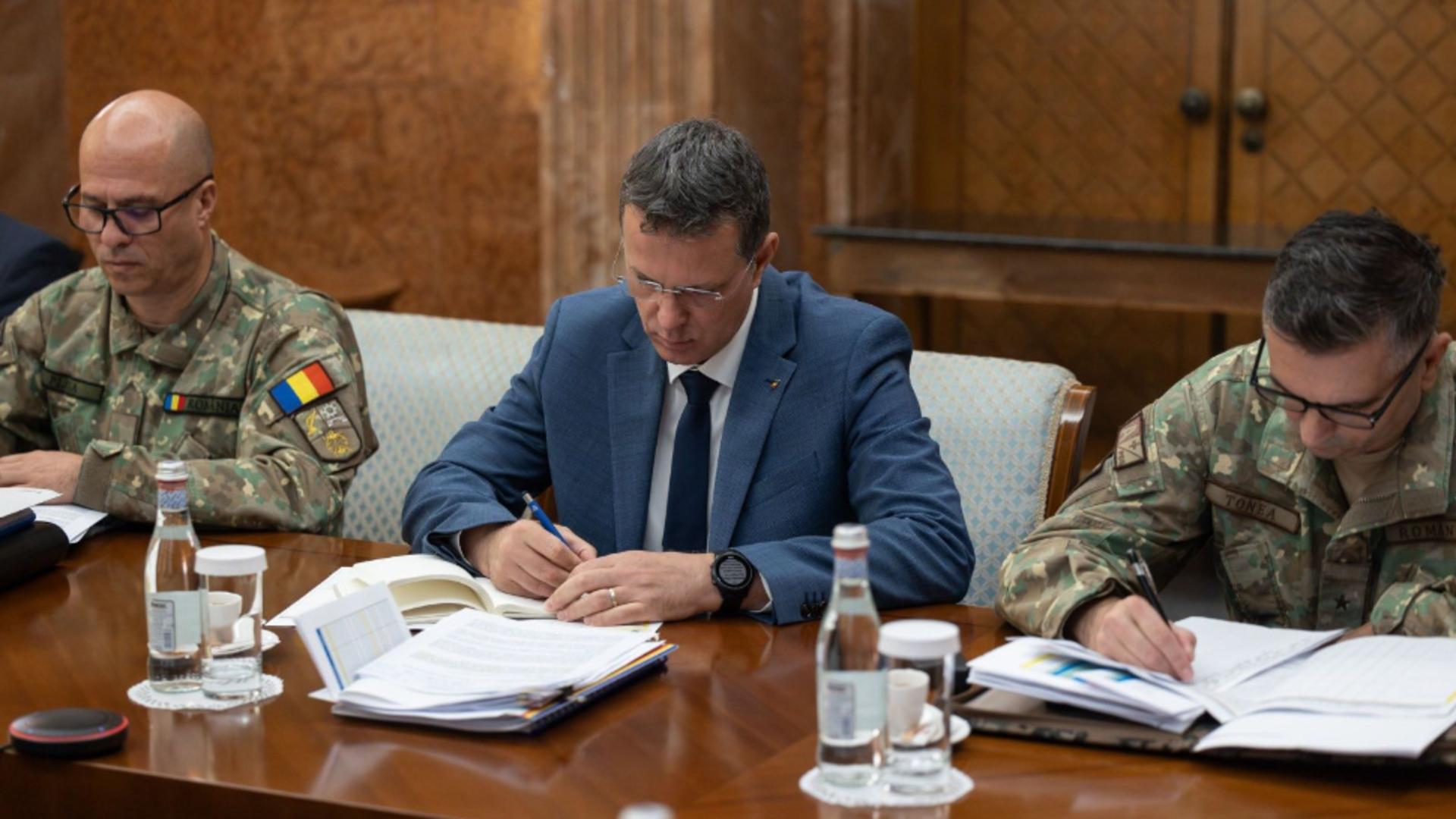 Ministrul rezist al Apărării ascunde ajutoarele acordate Ucrainei. Unde se duc banii românilor?