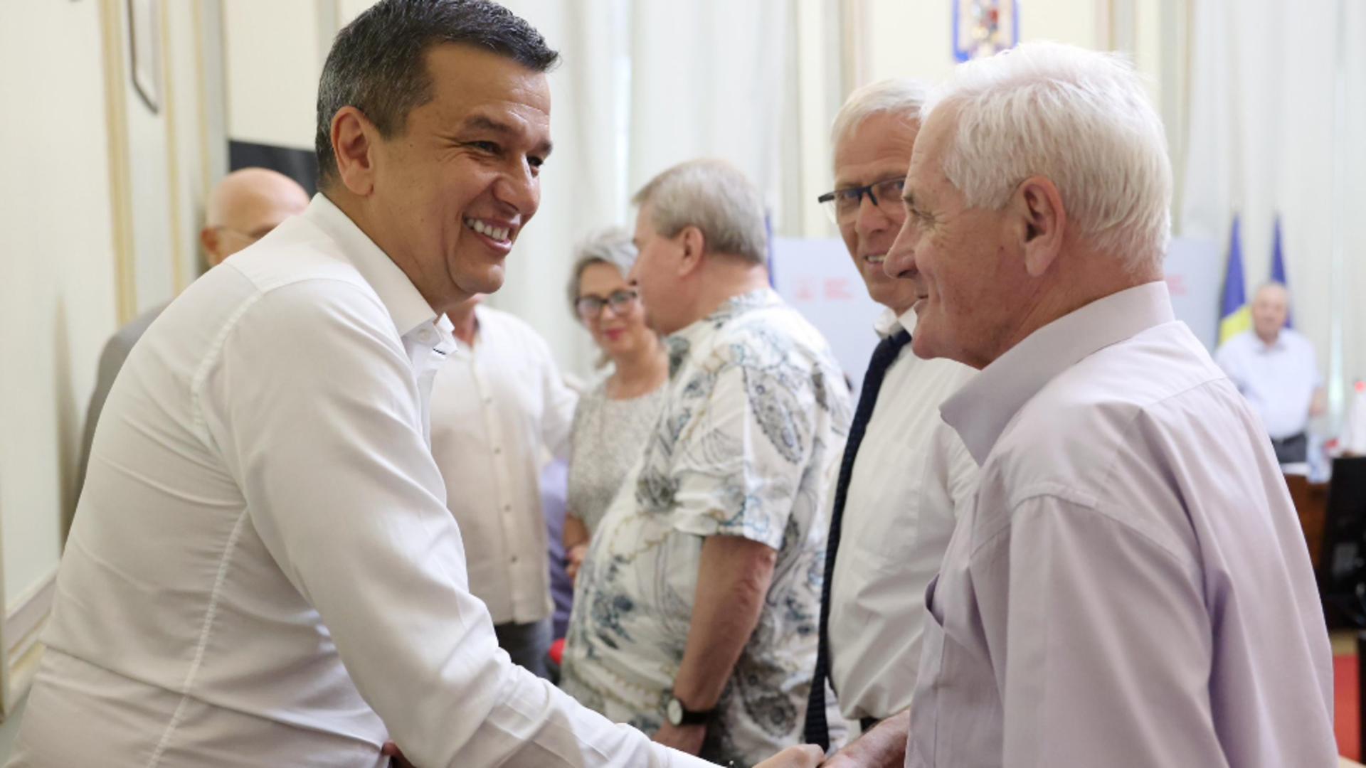  Grindeanu, mesaj de Ziua Persoanelor Vârstnice: "A apăra nivelul de trai al pensionarilor cu venituri reduse rămâne o prioritate"/ Facebook