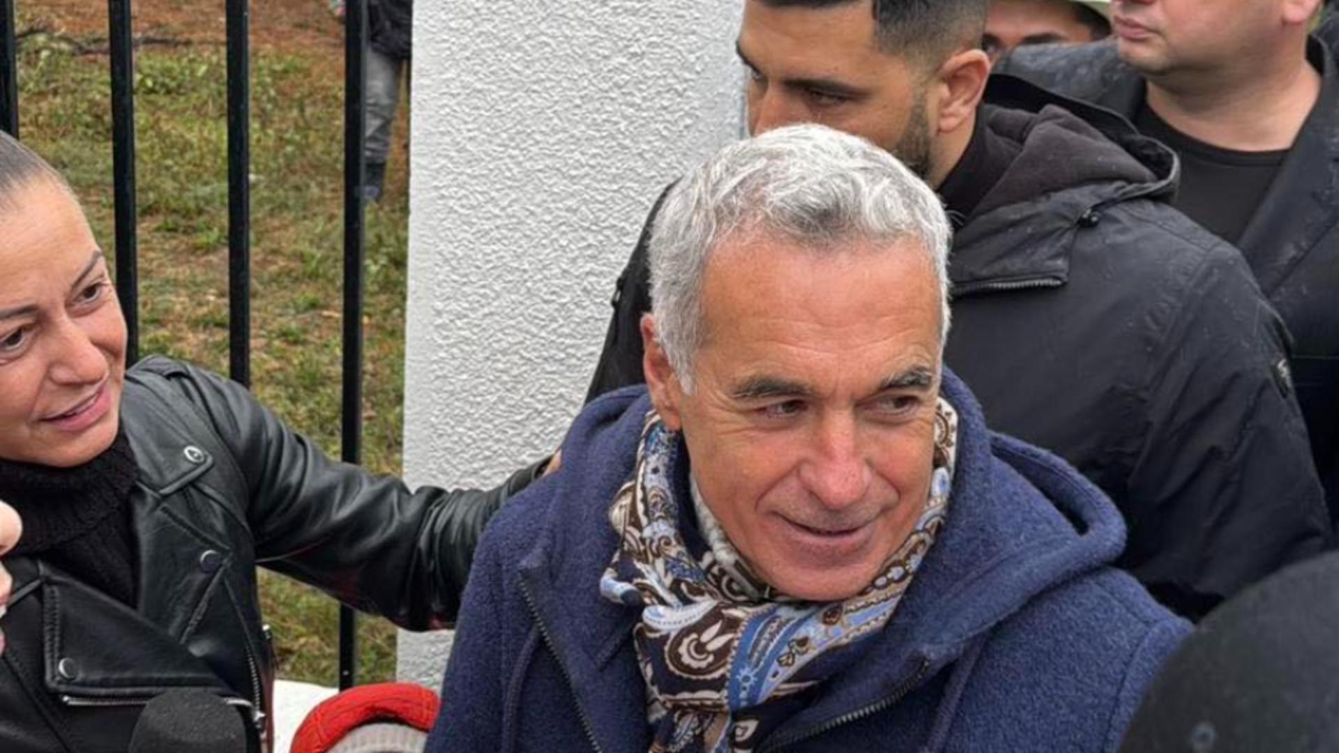 Numeroși oameni l-au ovaționat și susținut pe liderul suveranist (foto: FB/AUR)