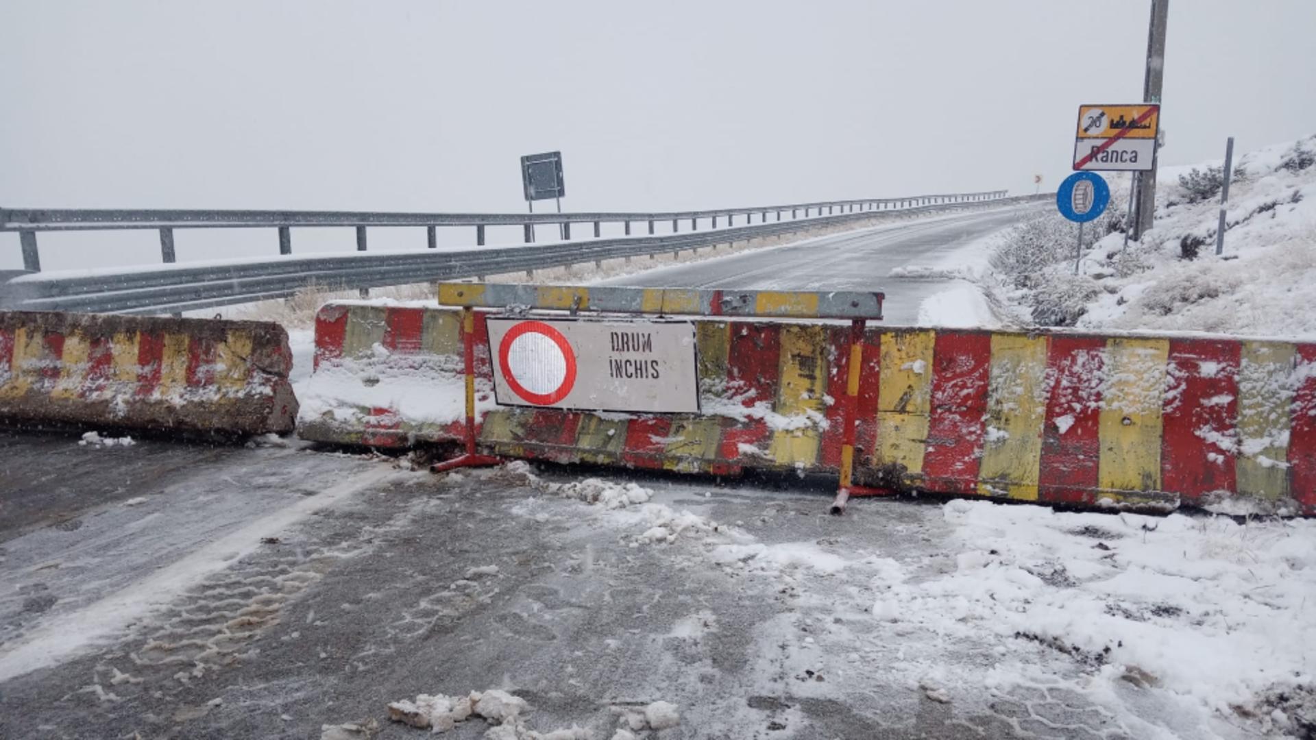 Transalpina închisă între Rânca și Obârșia Lotrului din cauza vremii nefavorabile/ Facebook Meteoplus