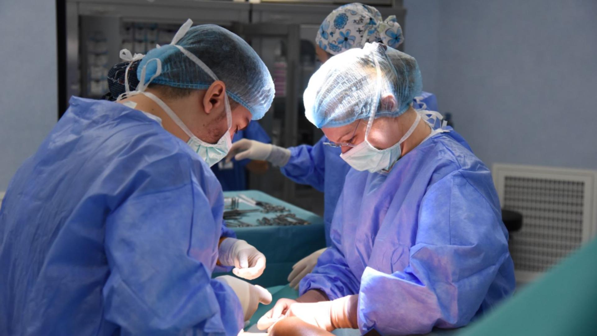 Risca să îi fie amputat piciorul. Cum a fost tratată o femeie