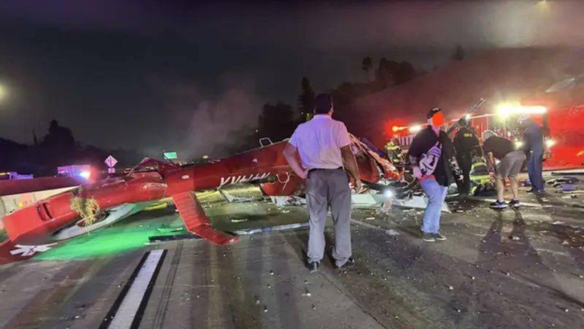 Un elicopter medical s-a prăbușit pe o autostradă din Sacramento: pilotul și echipajul medical, răniți grav /X