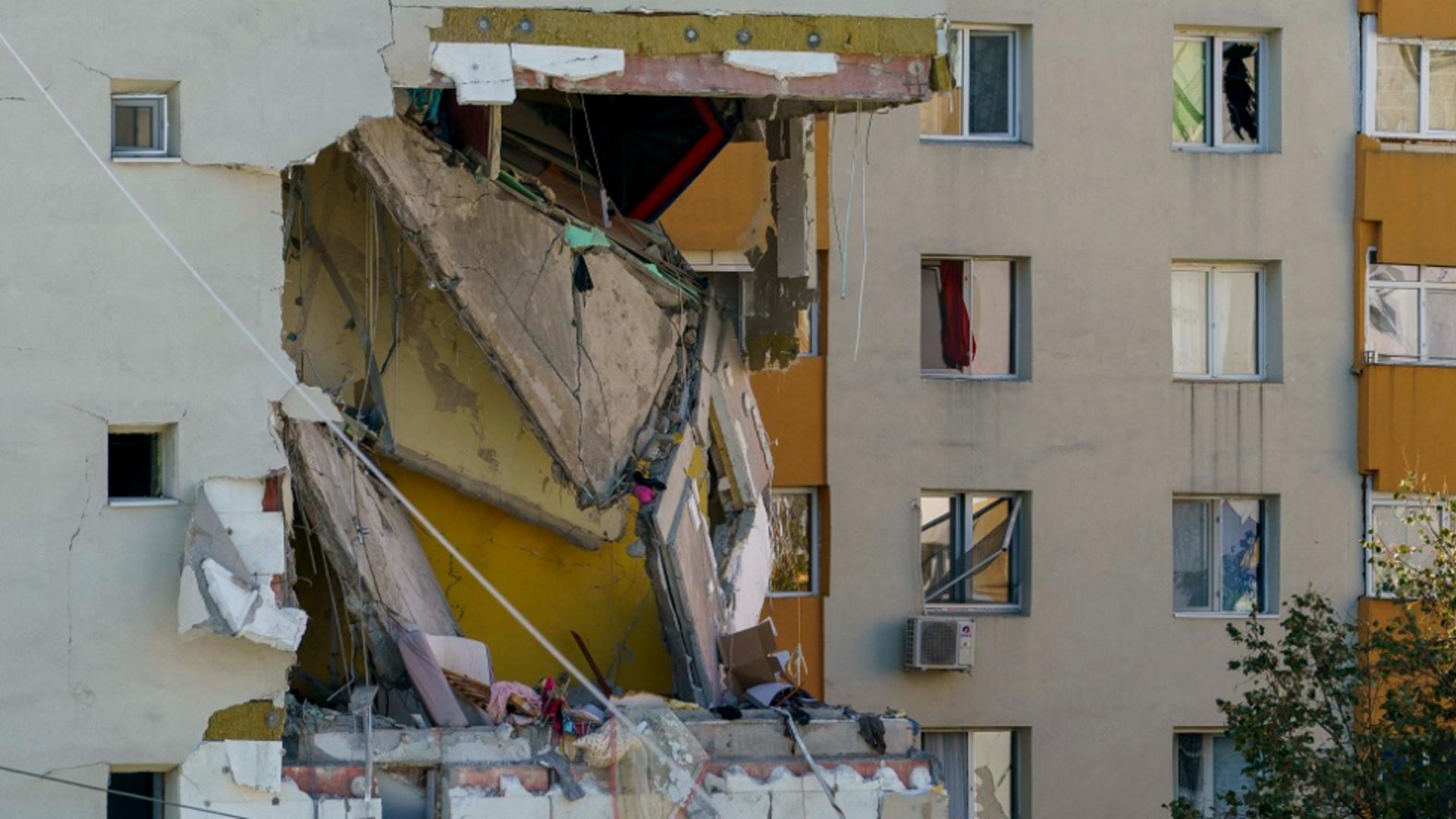 Explozie devastatoare într-un bloc din București. Bilanț în creștere 3 morți, 20 de victime, din care 15 au fost transportate la spital - LIVE TEXT/VIDEO