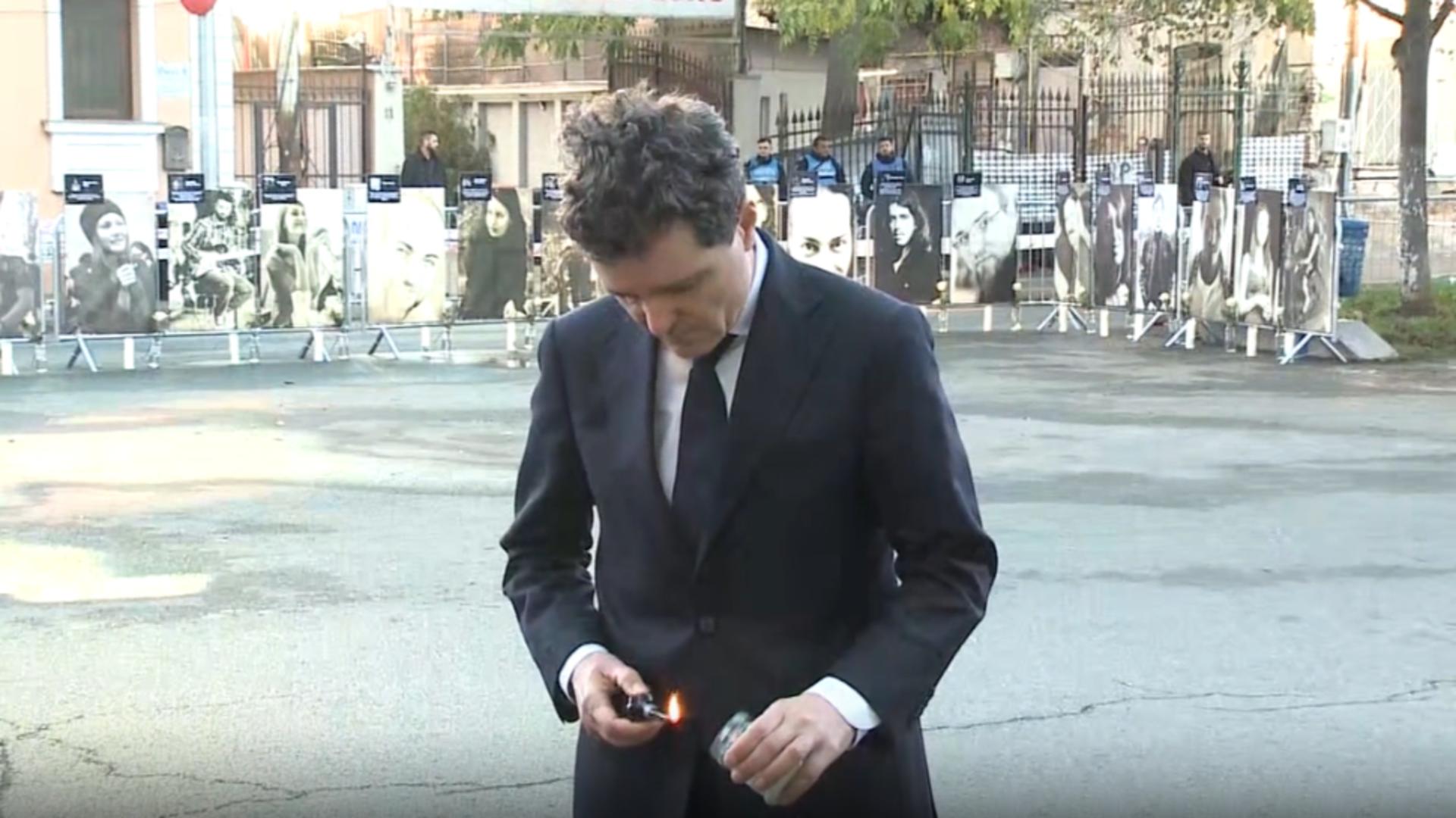 Șeful statului a păstrat un moment de reculegere și a aprins o lumânare