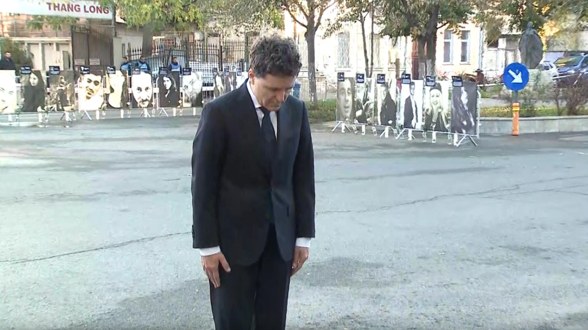 Șeful statului a păstrat un moment de reculegere și a aprins o lumânare